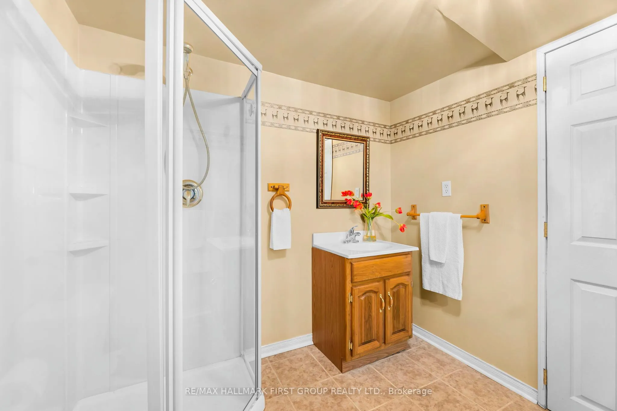 122 Thicket Crescent