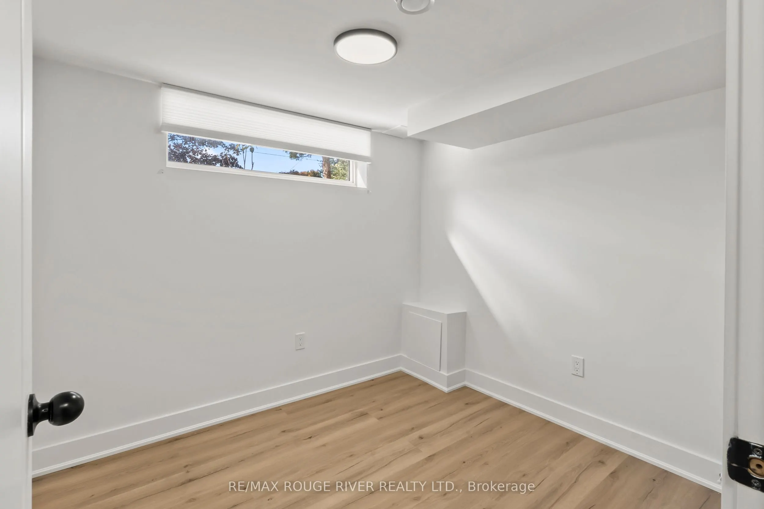 745 Glengrove Street