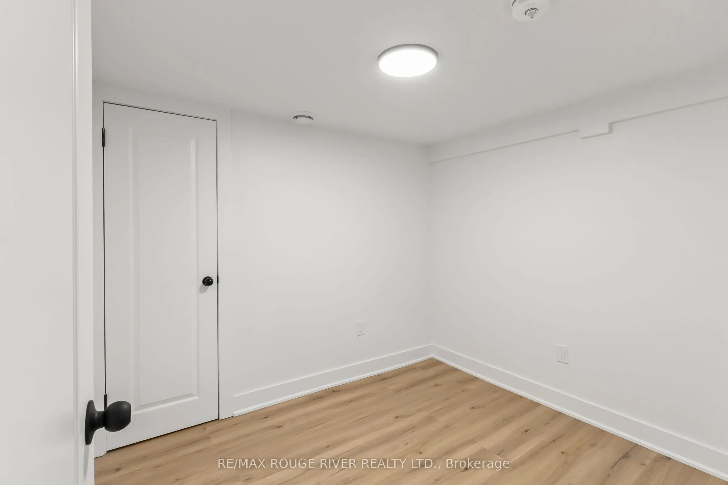 745 Glengrove Street