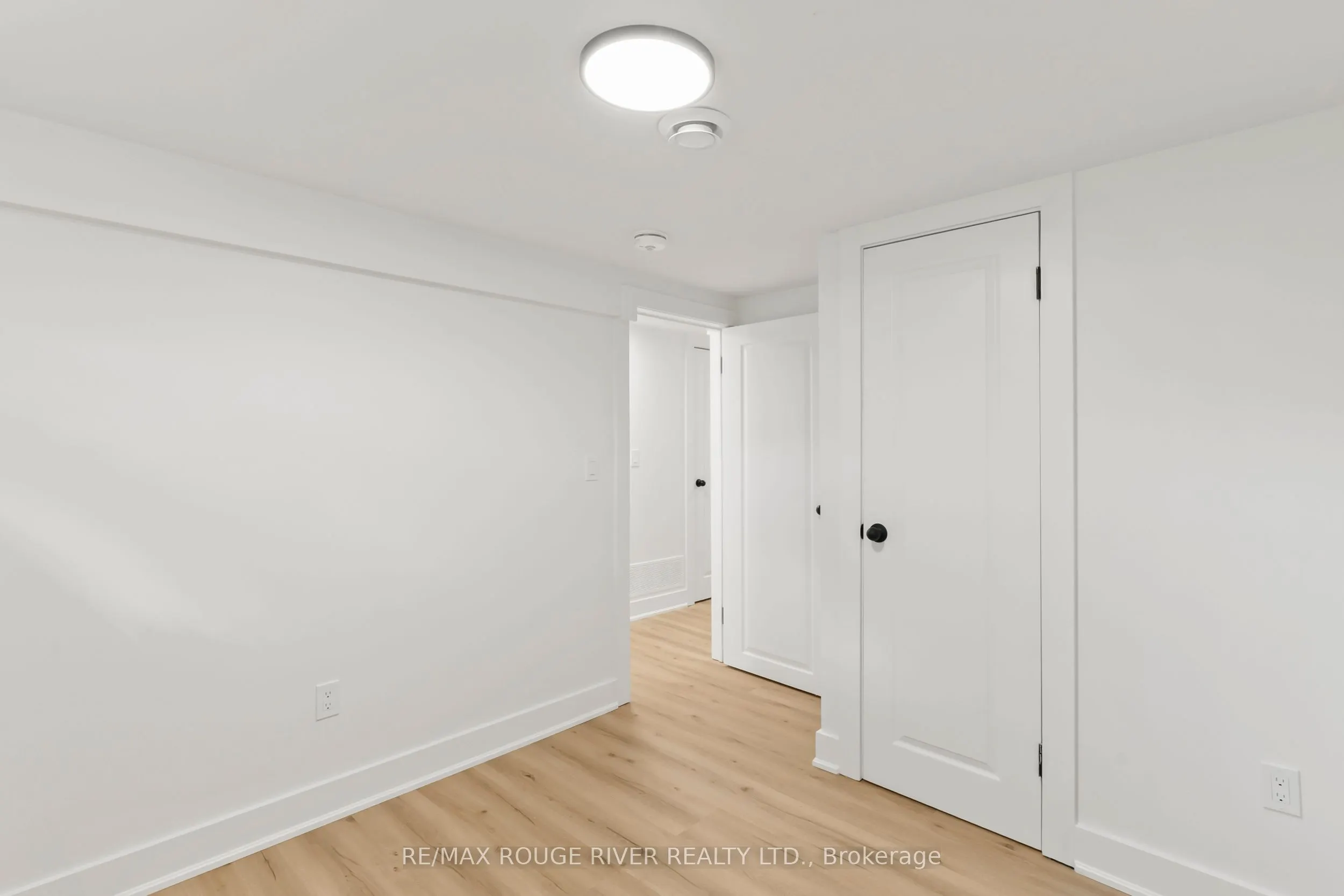 745 Glengrove Street