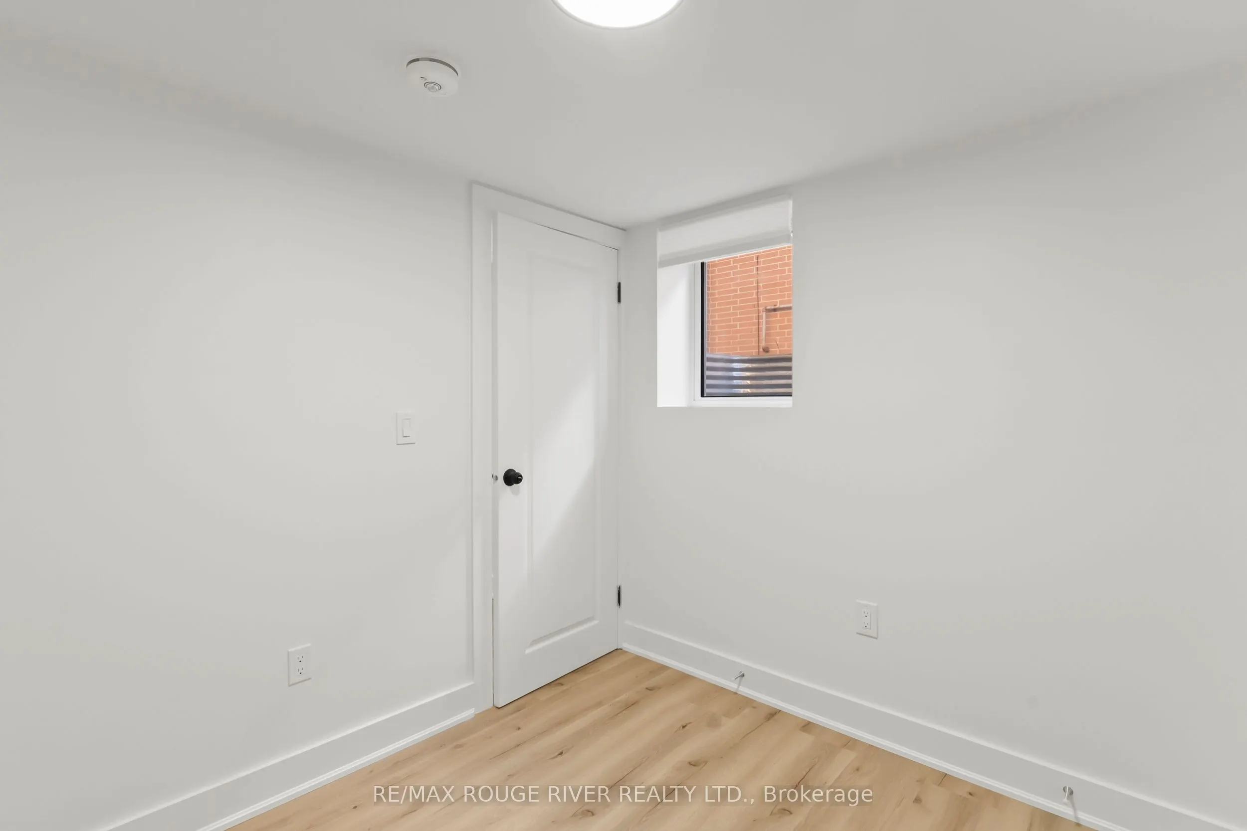 745 Glengrove Street