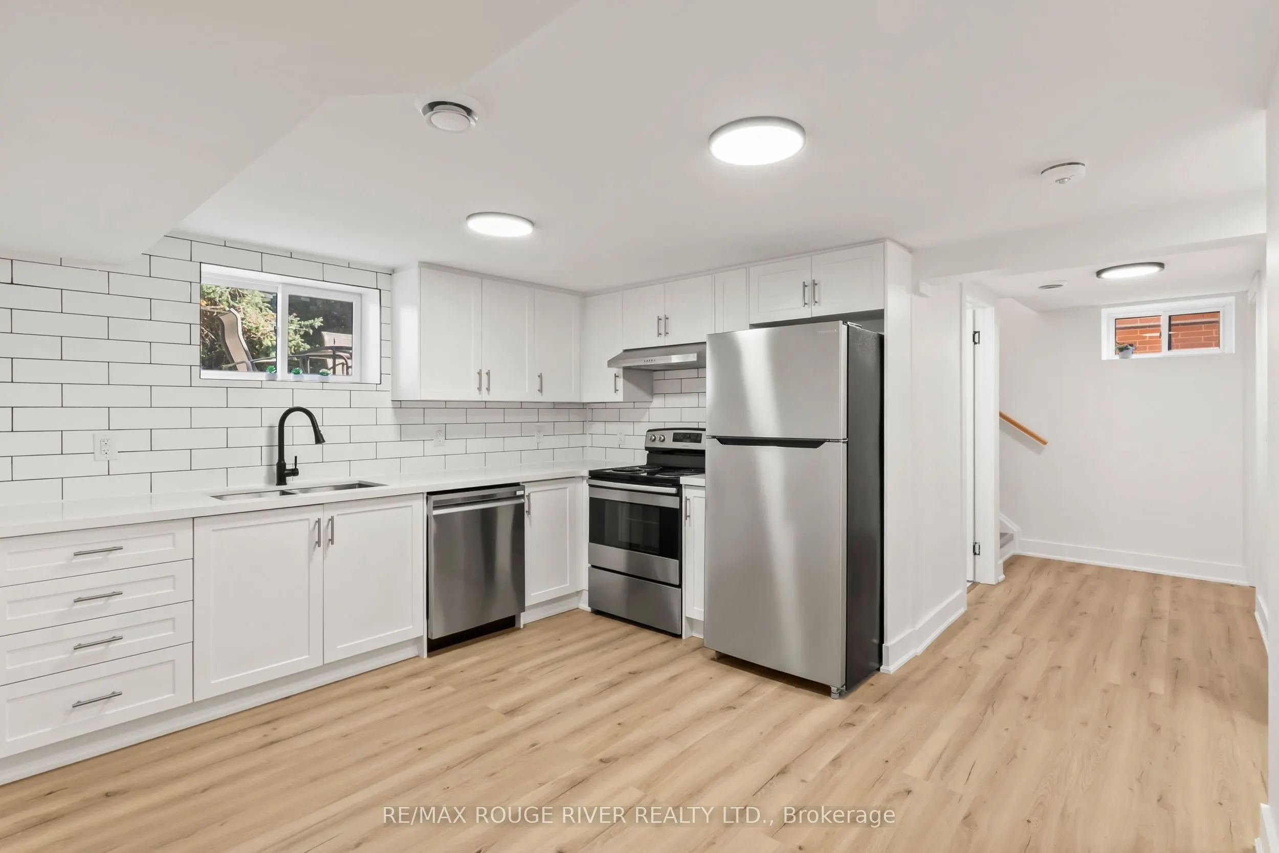 745 Glengrove Street