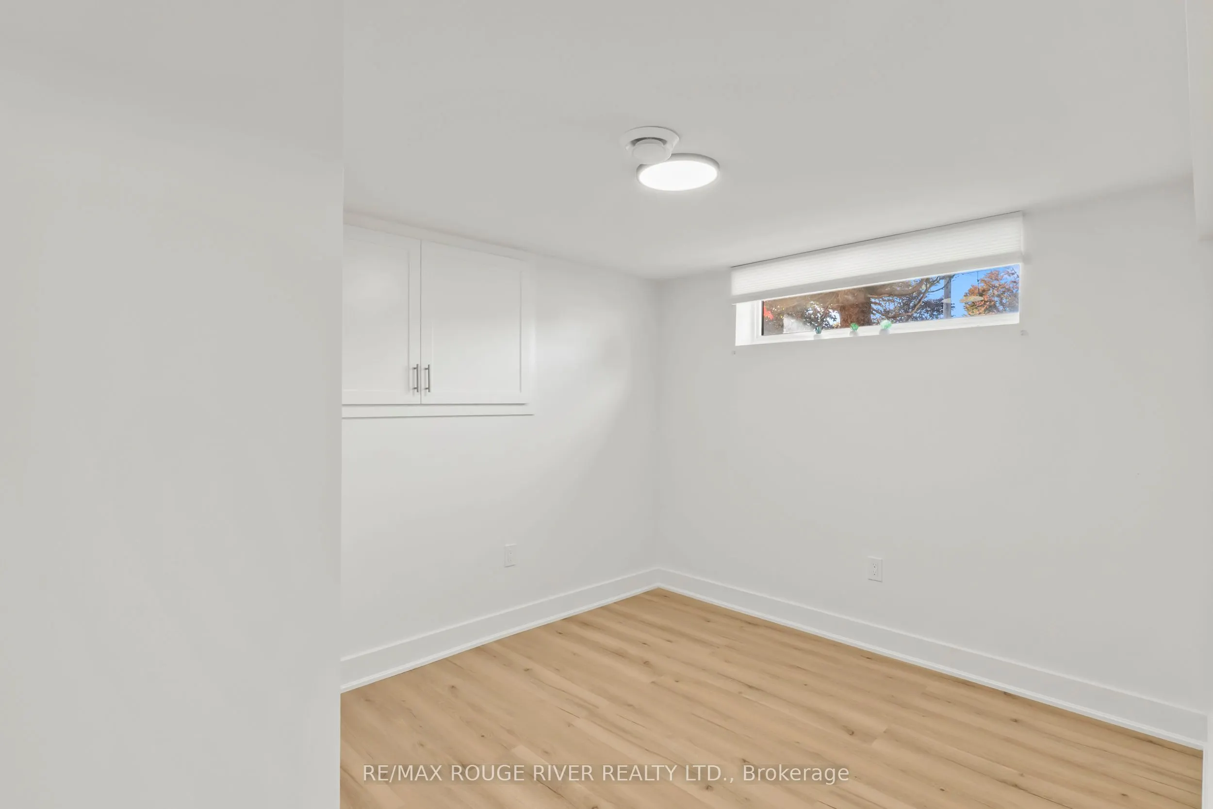 745 Glengrove Street