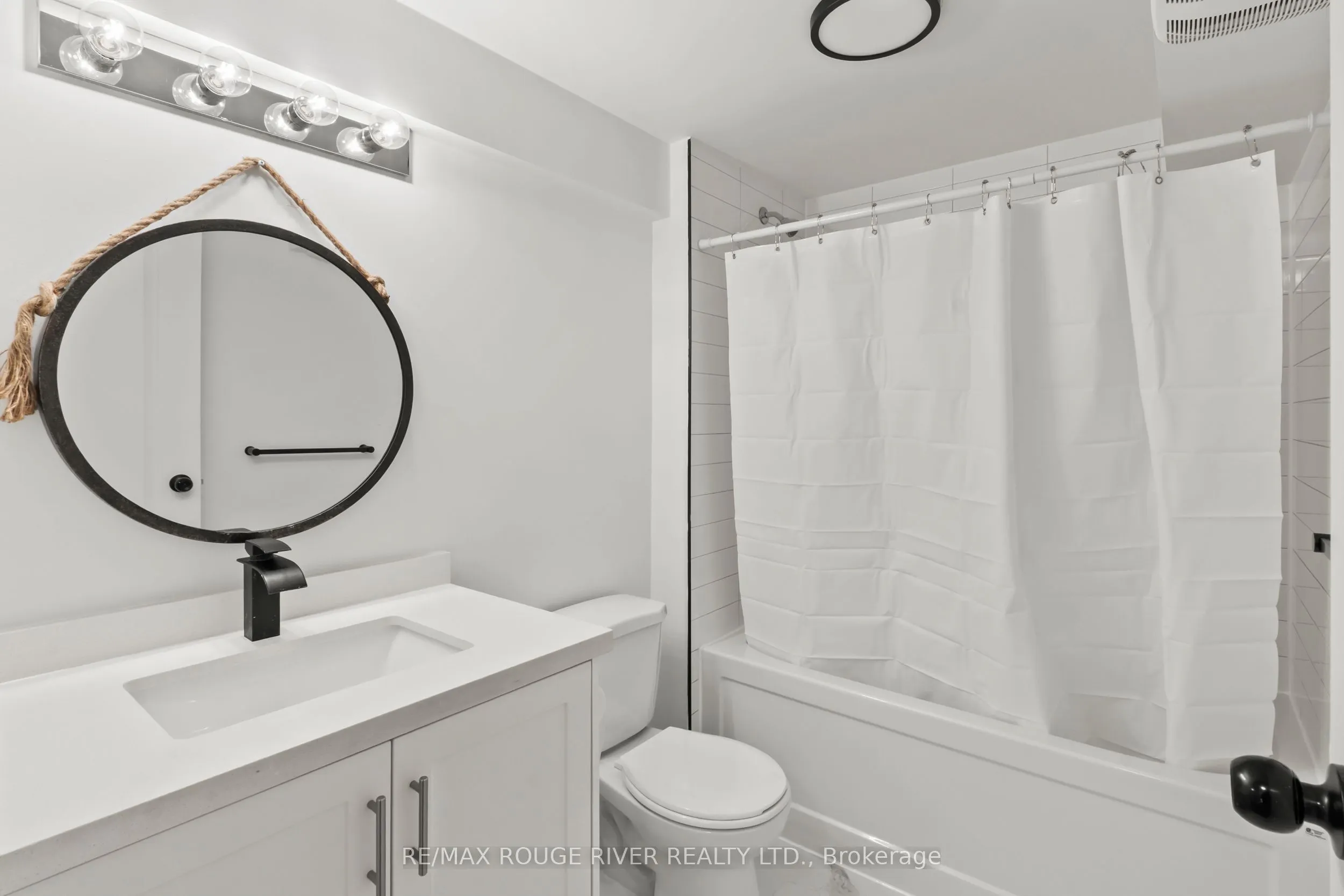 745 Glengrove Street