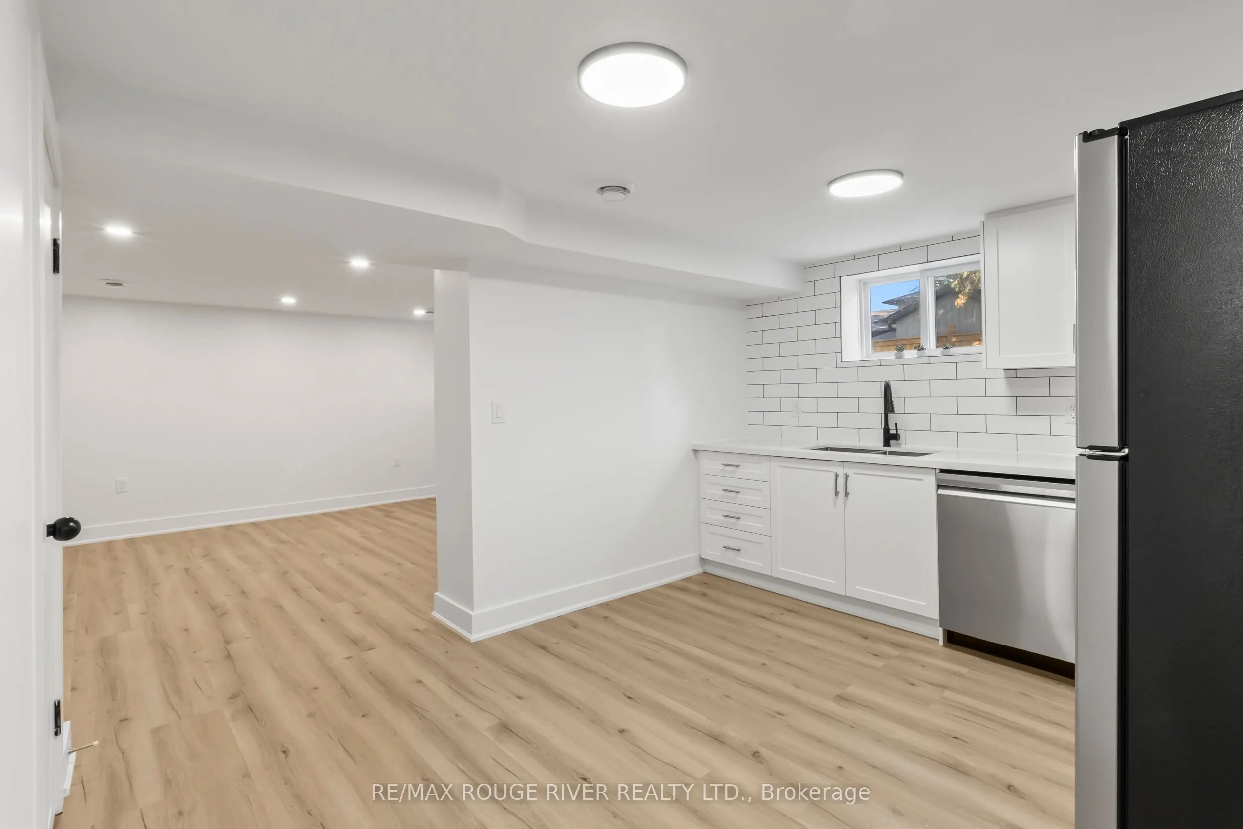 745 Glengrove Street