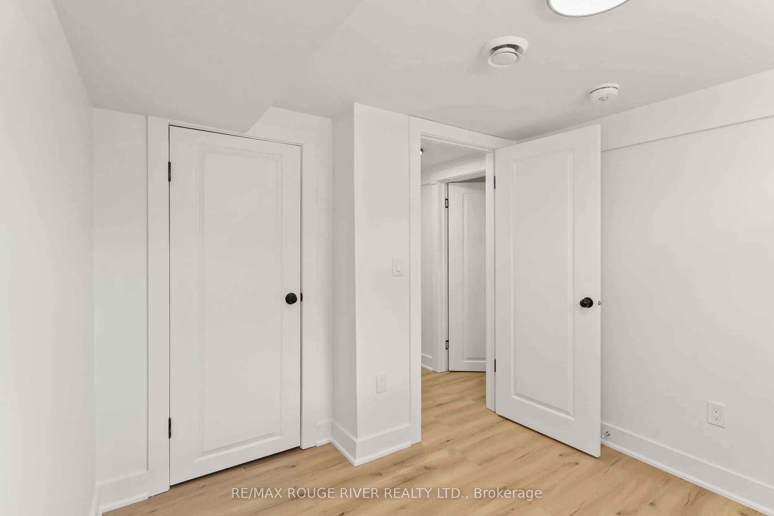 745 Glengrove Street