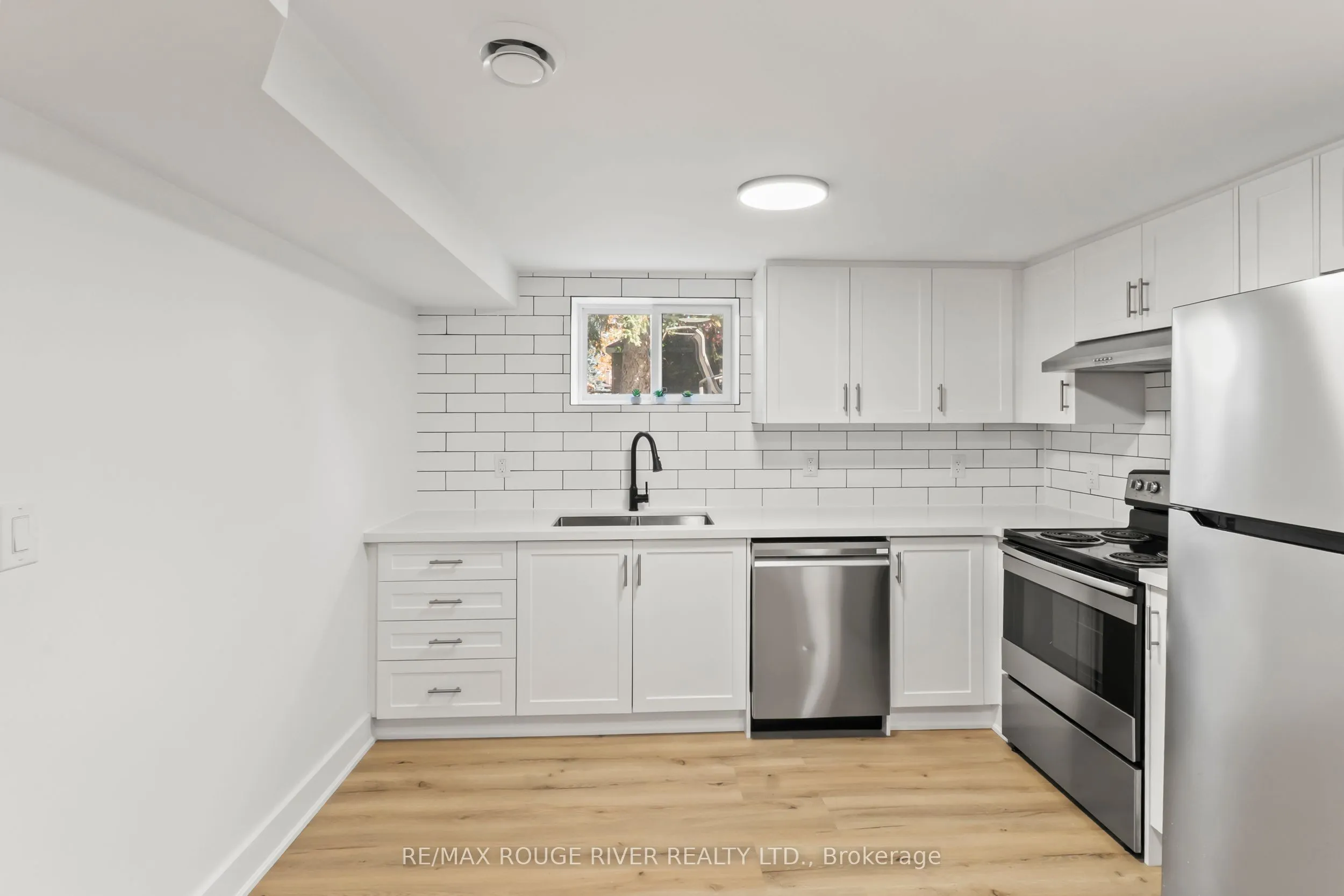 745 Glengrove Street