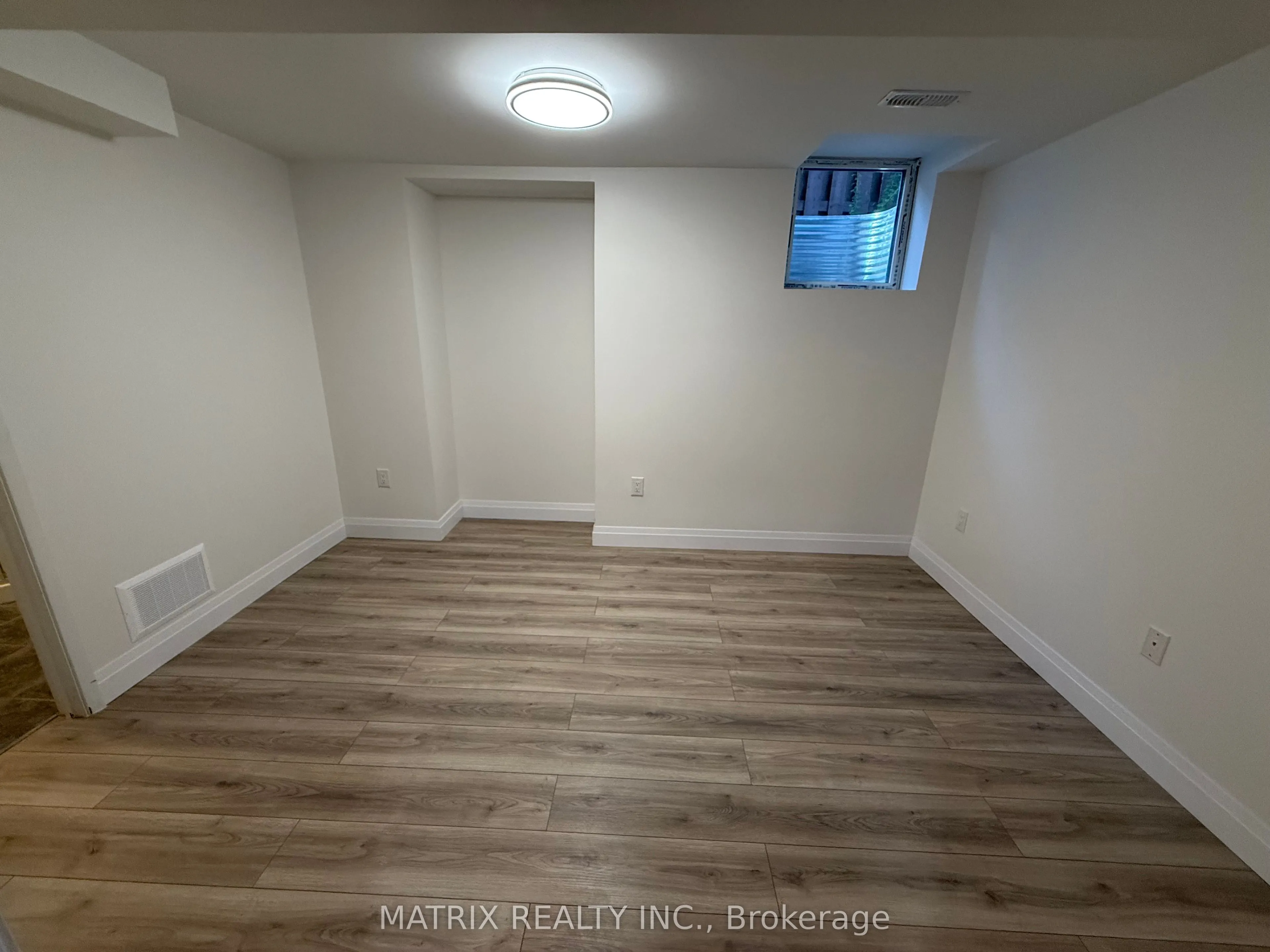 2197 Wildwood Crescent