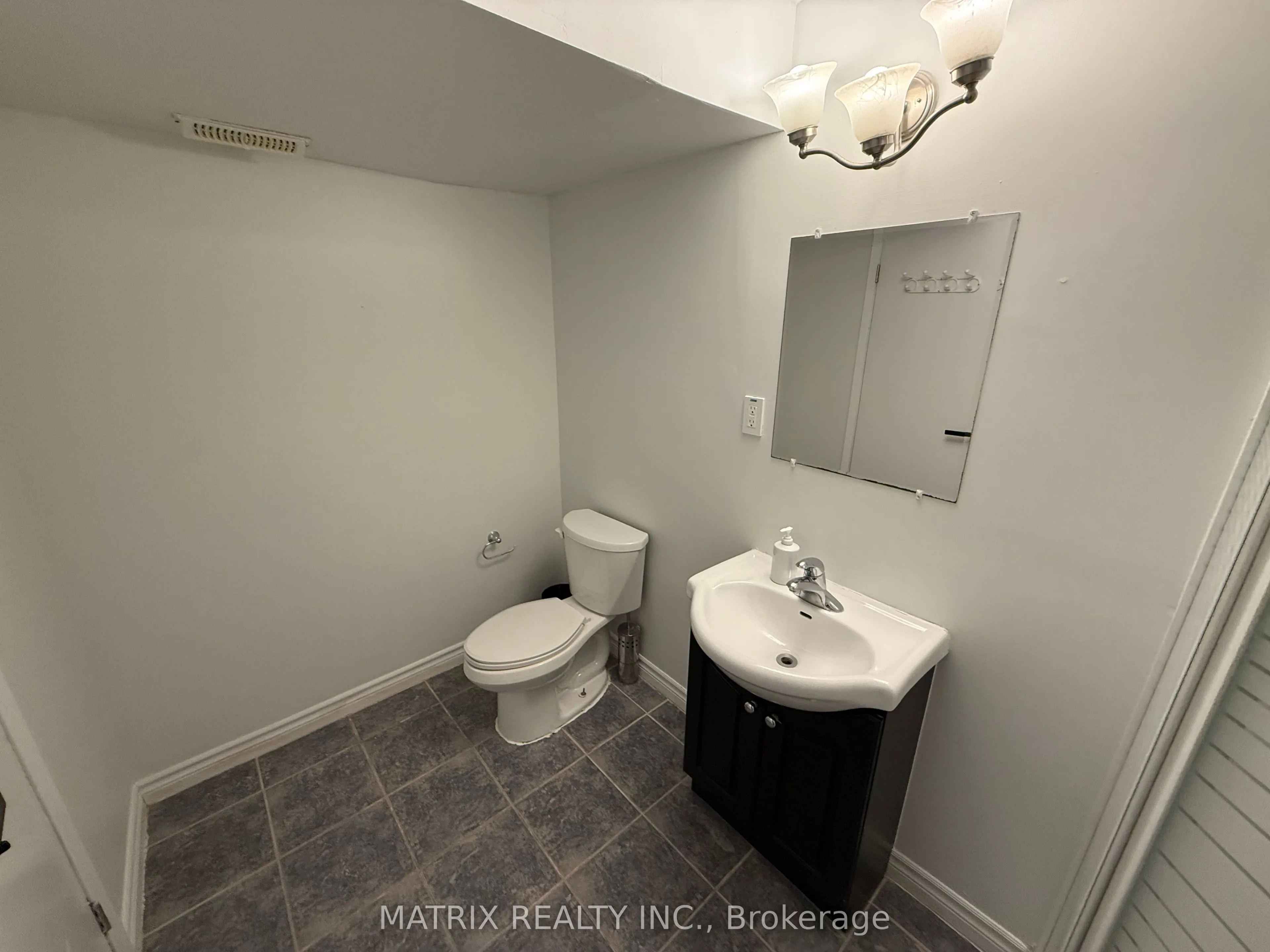 2197 Wildwood Crescent