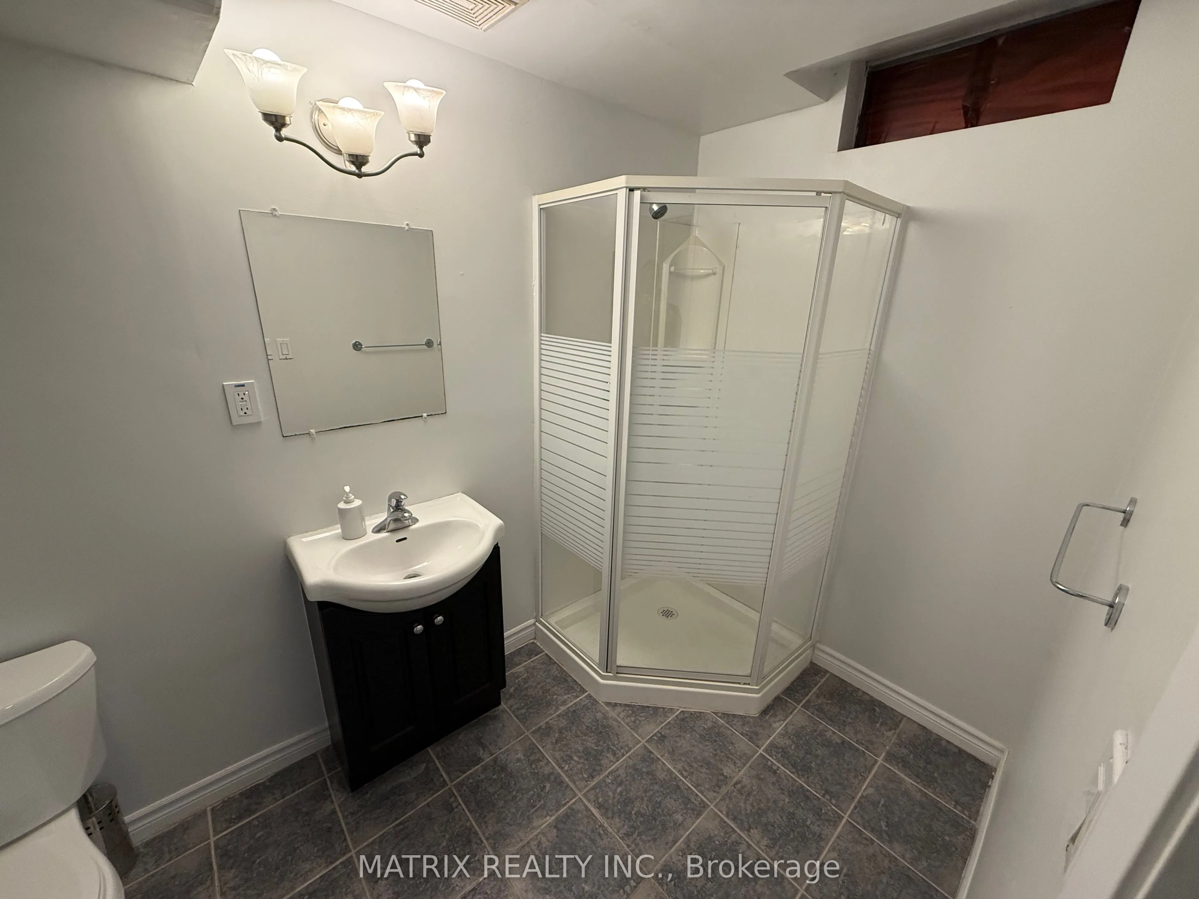 2197 Wildwood Crescent