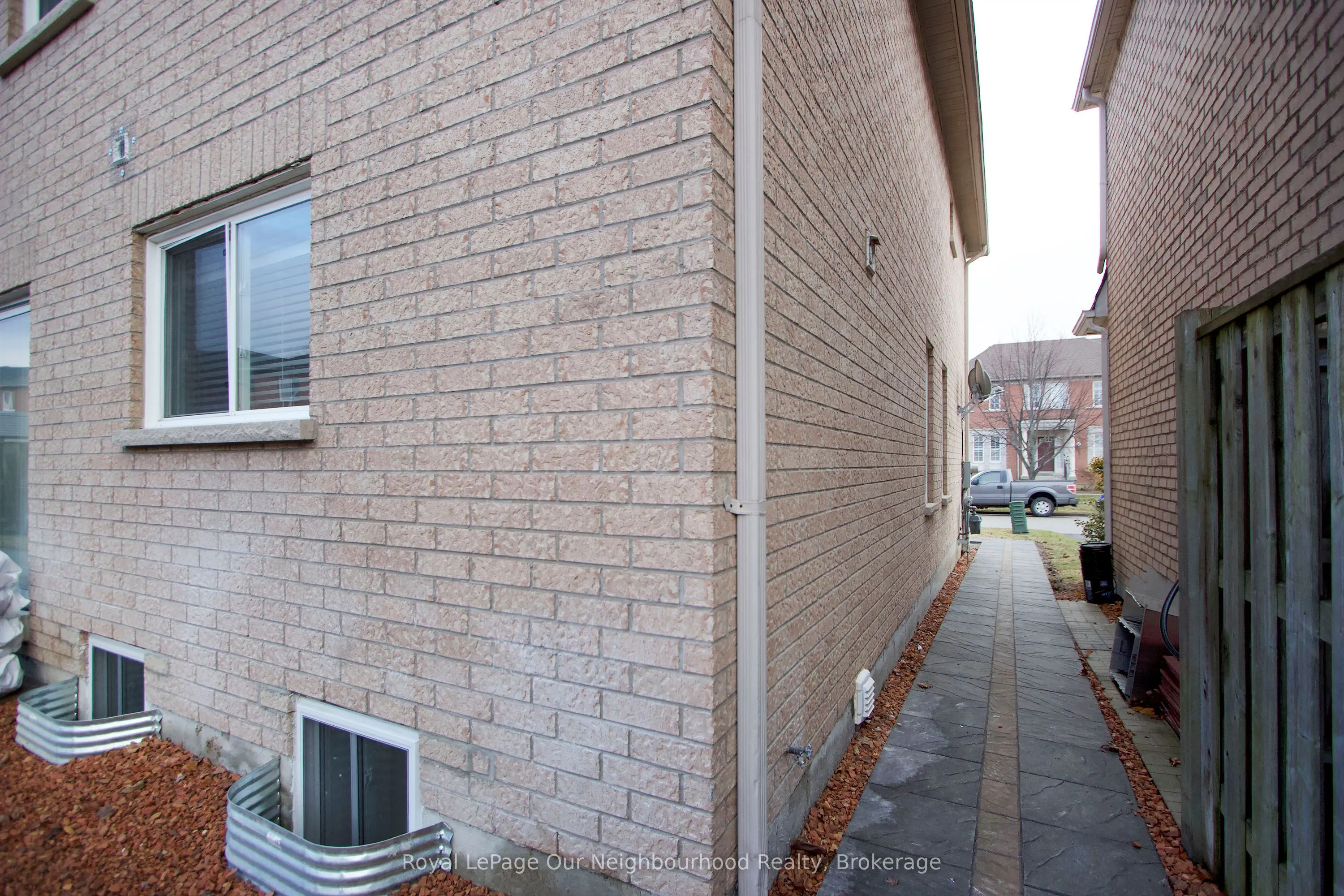 6 Westacott Crescent