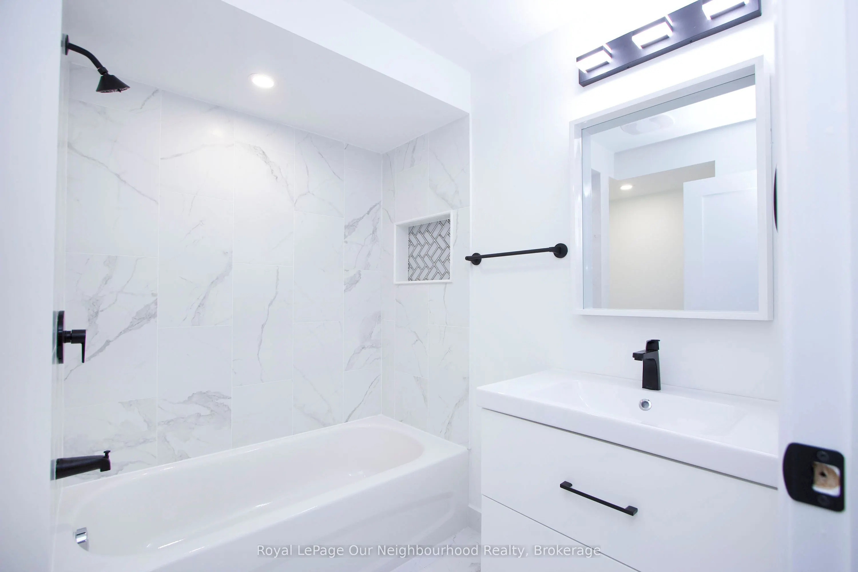 6 Westacott Crescent