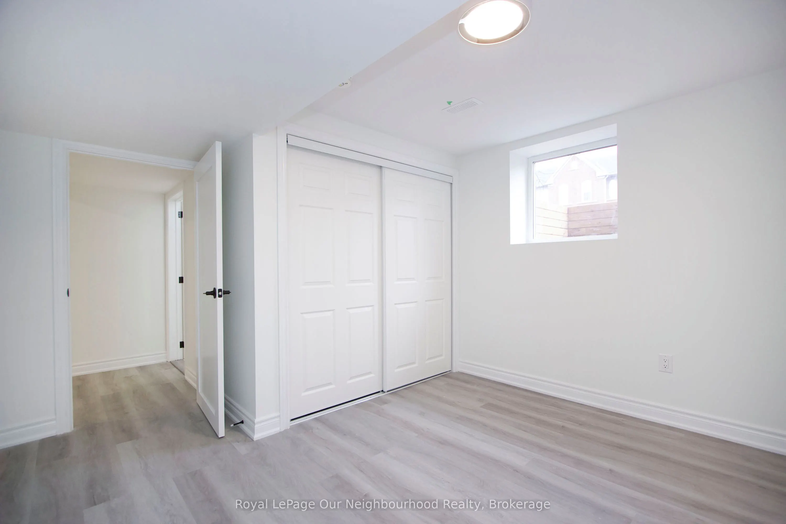 6 Westacott Crescent