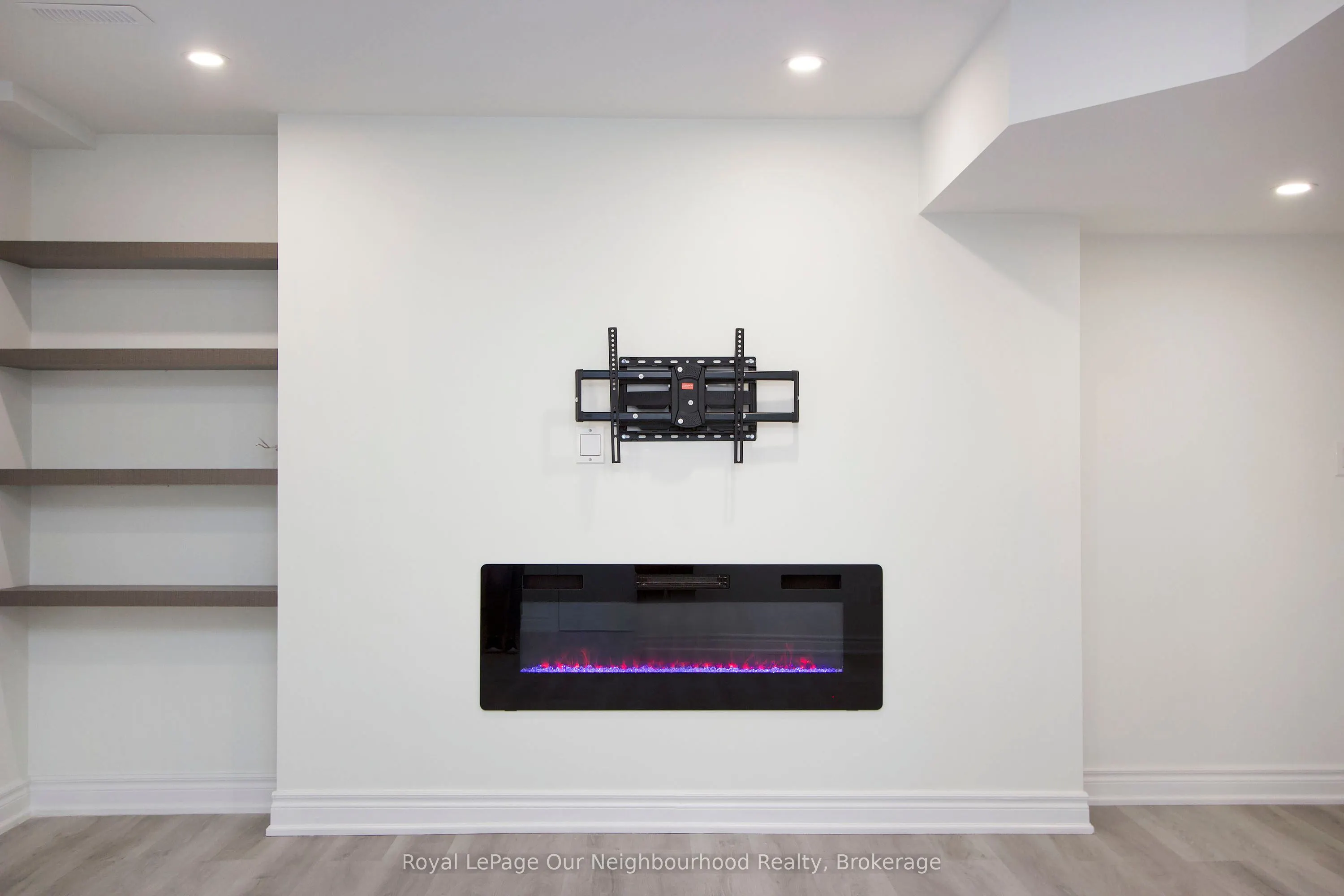 6 Westacott Crescent