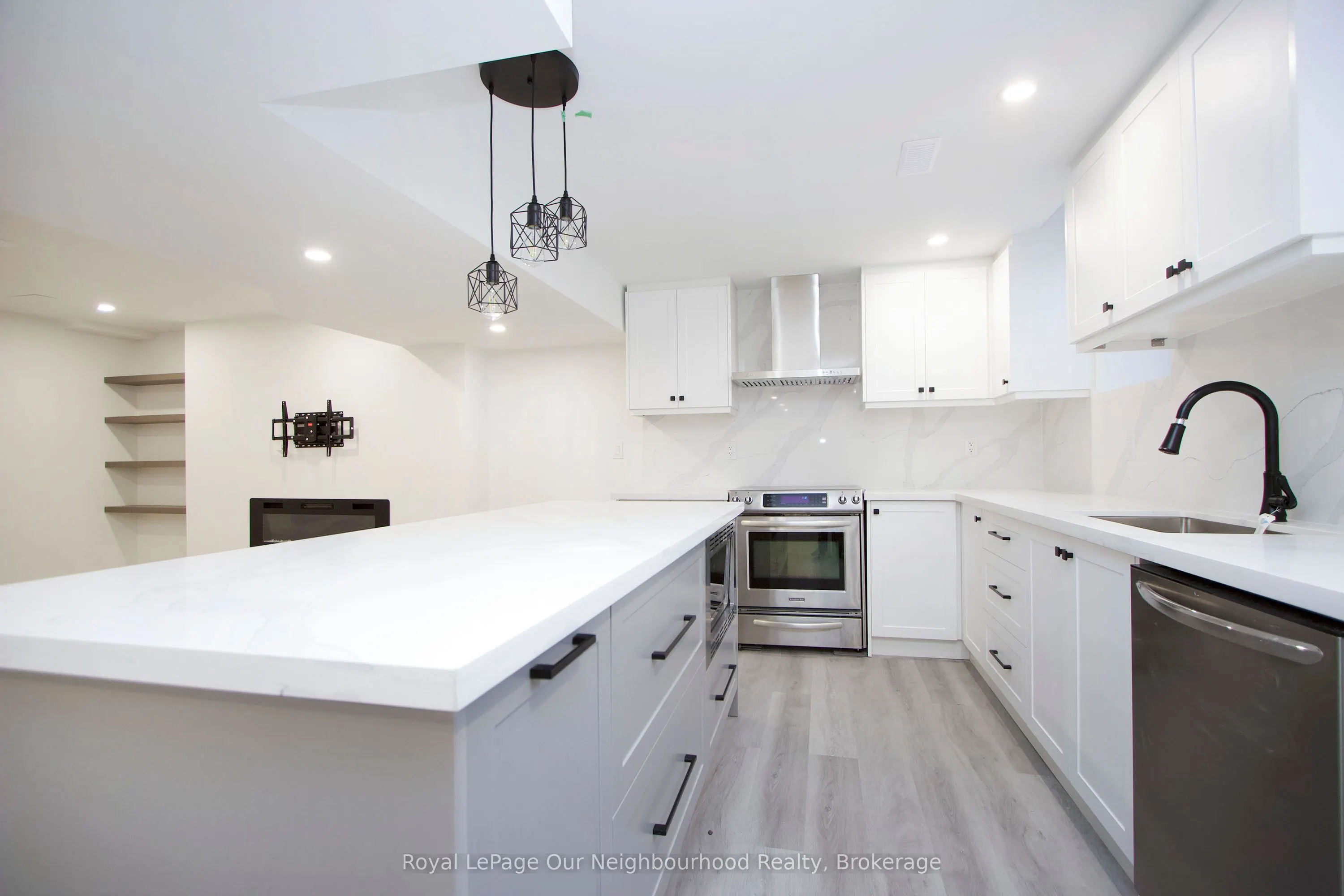 6 Westacott Crescent