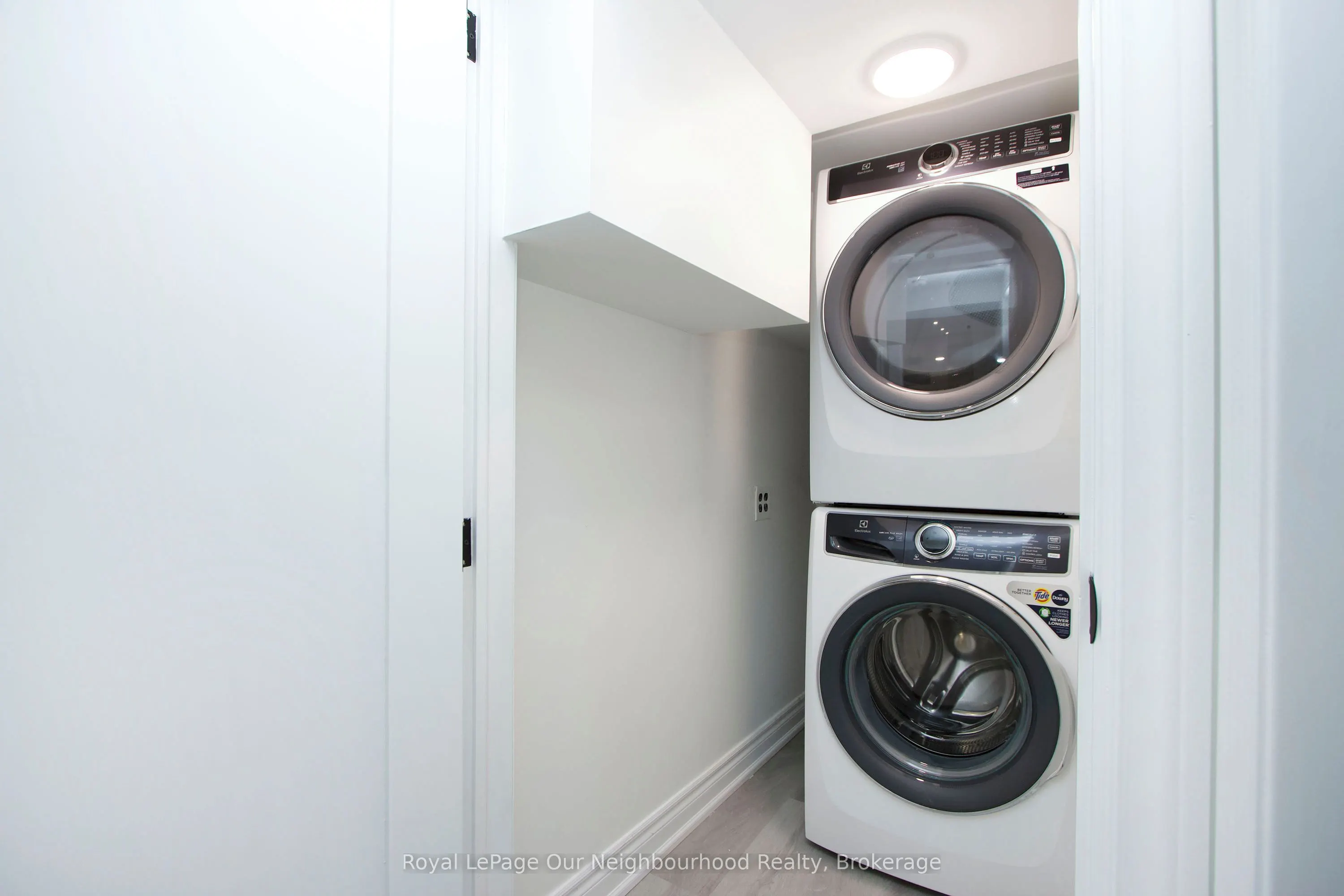 6 Westacott Crescent