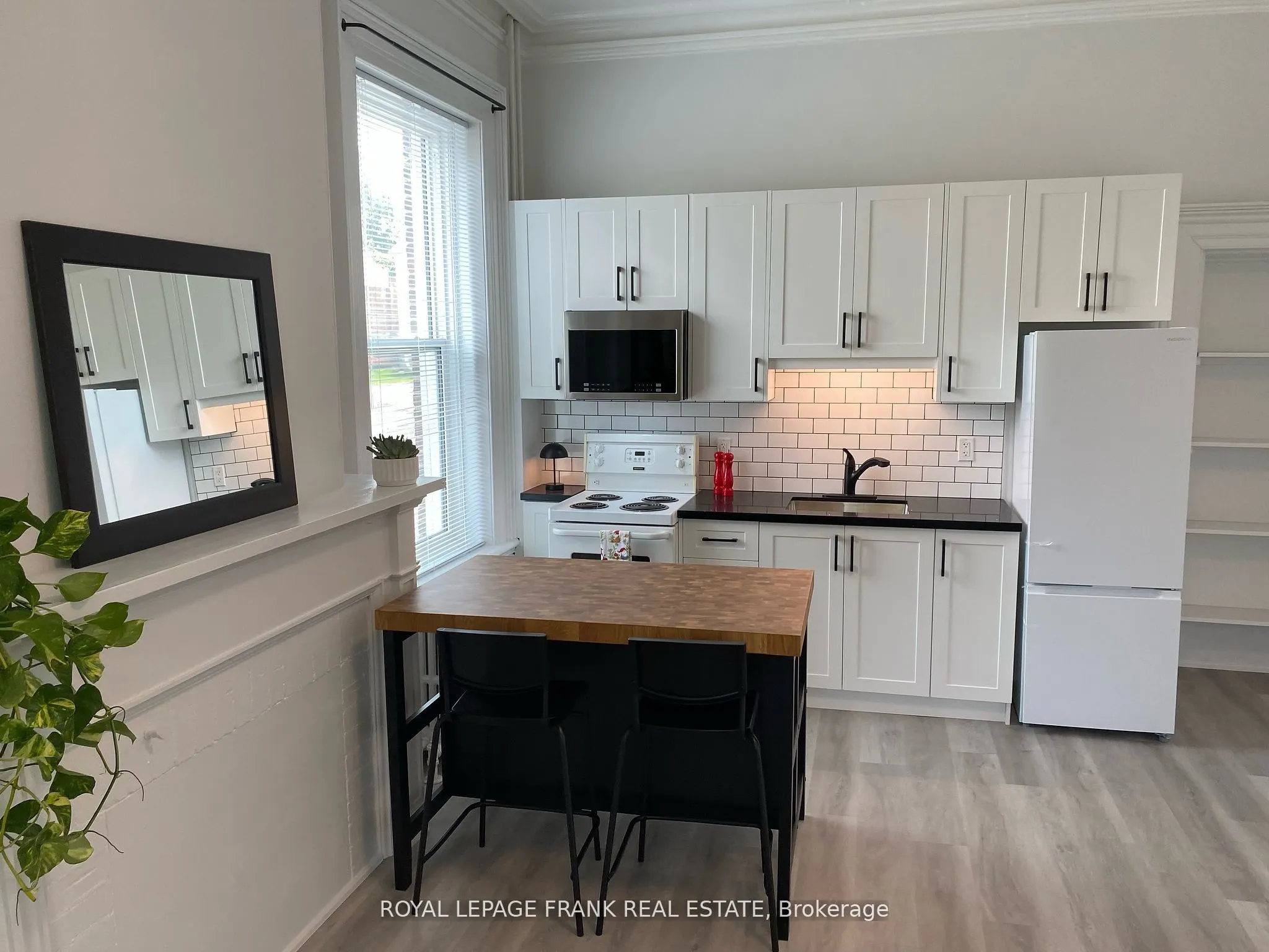 859 Dundas Street W, #1