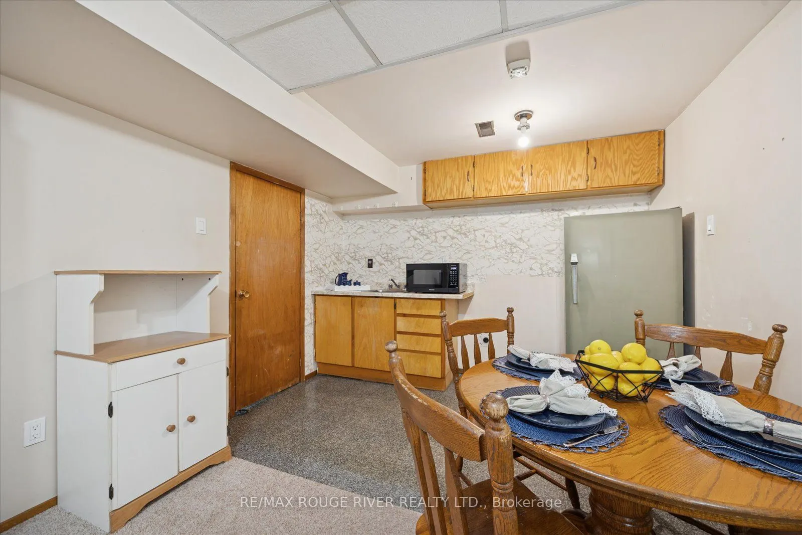 695 Hillcroft Street