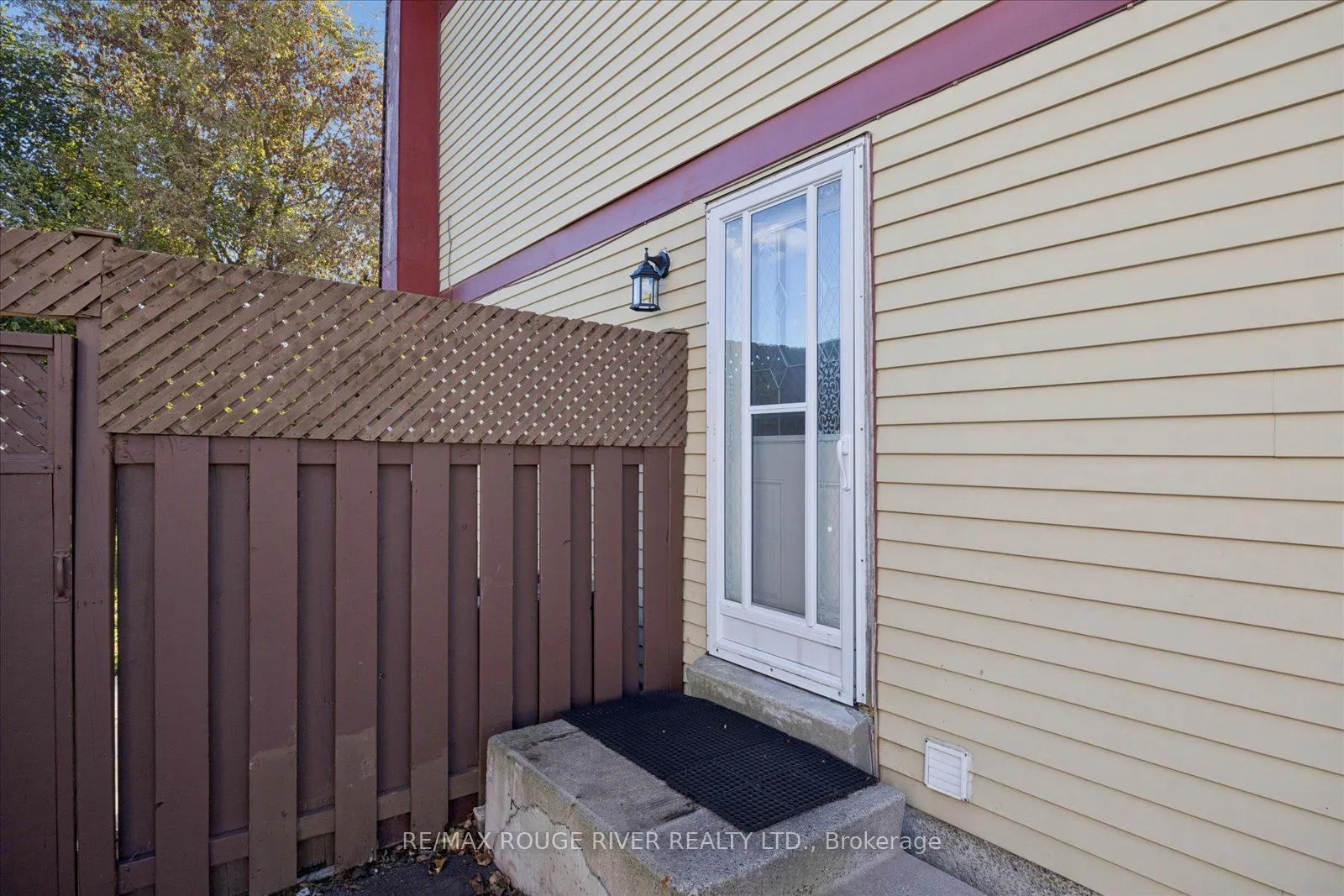 695 Hillcroft Street