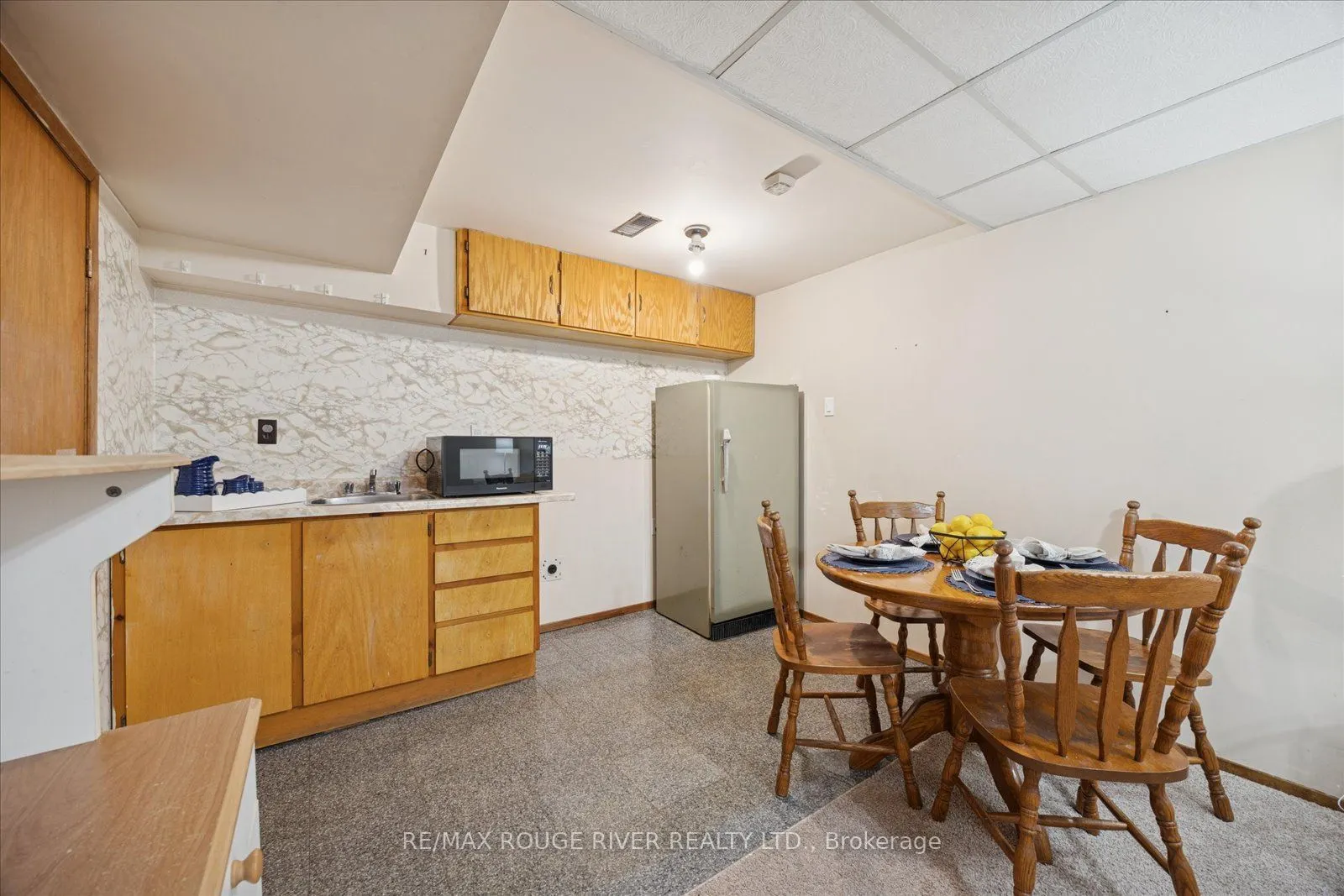 695 Hillcroft Street