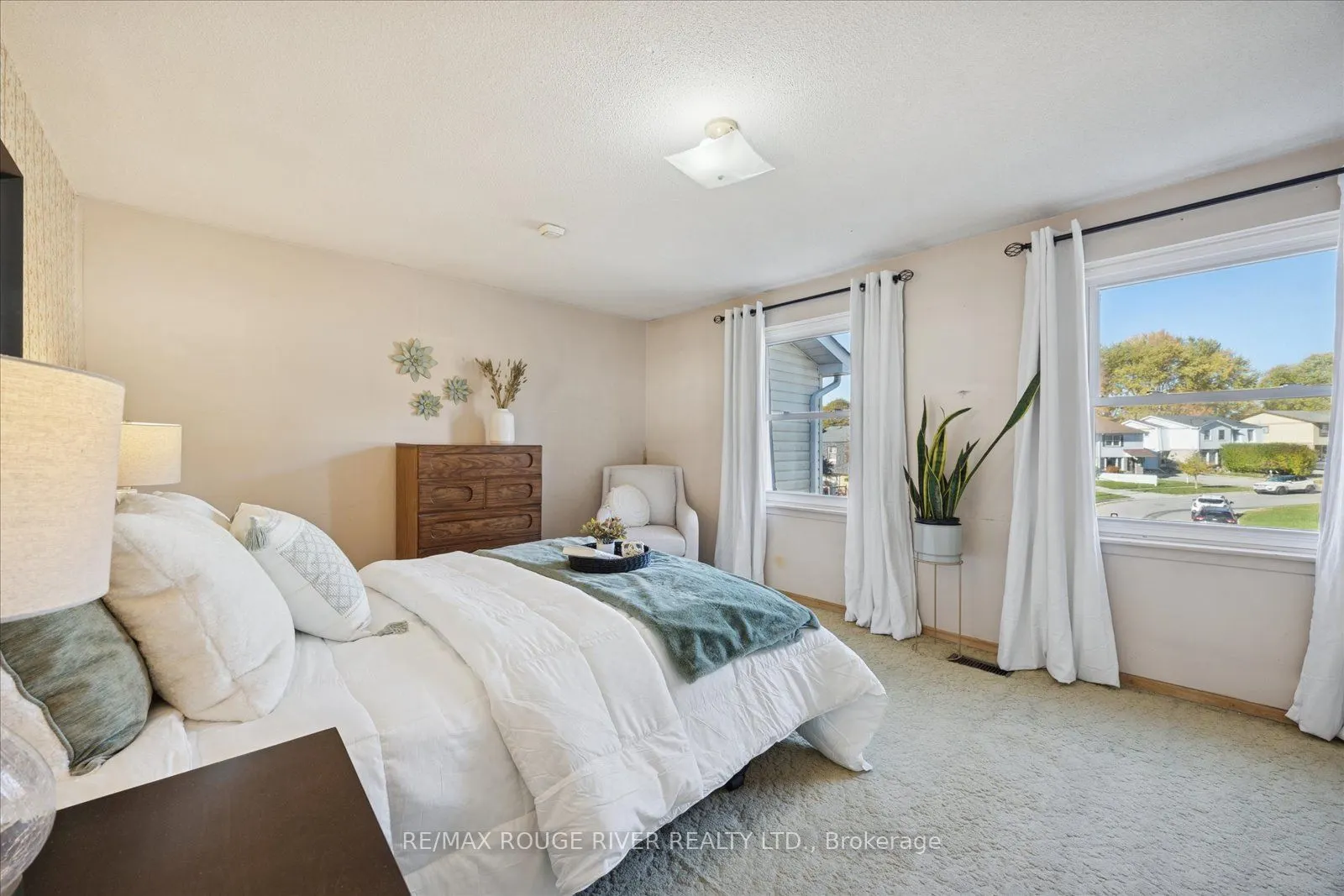 695 Hillcroft Street