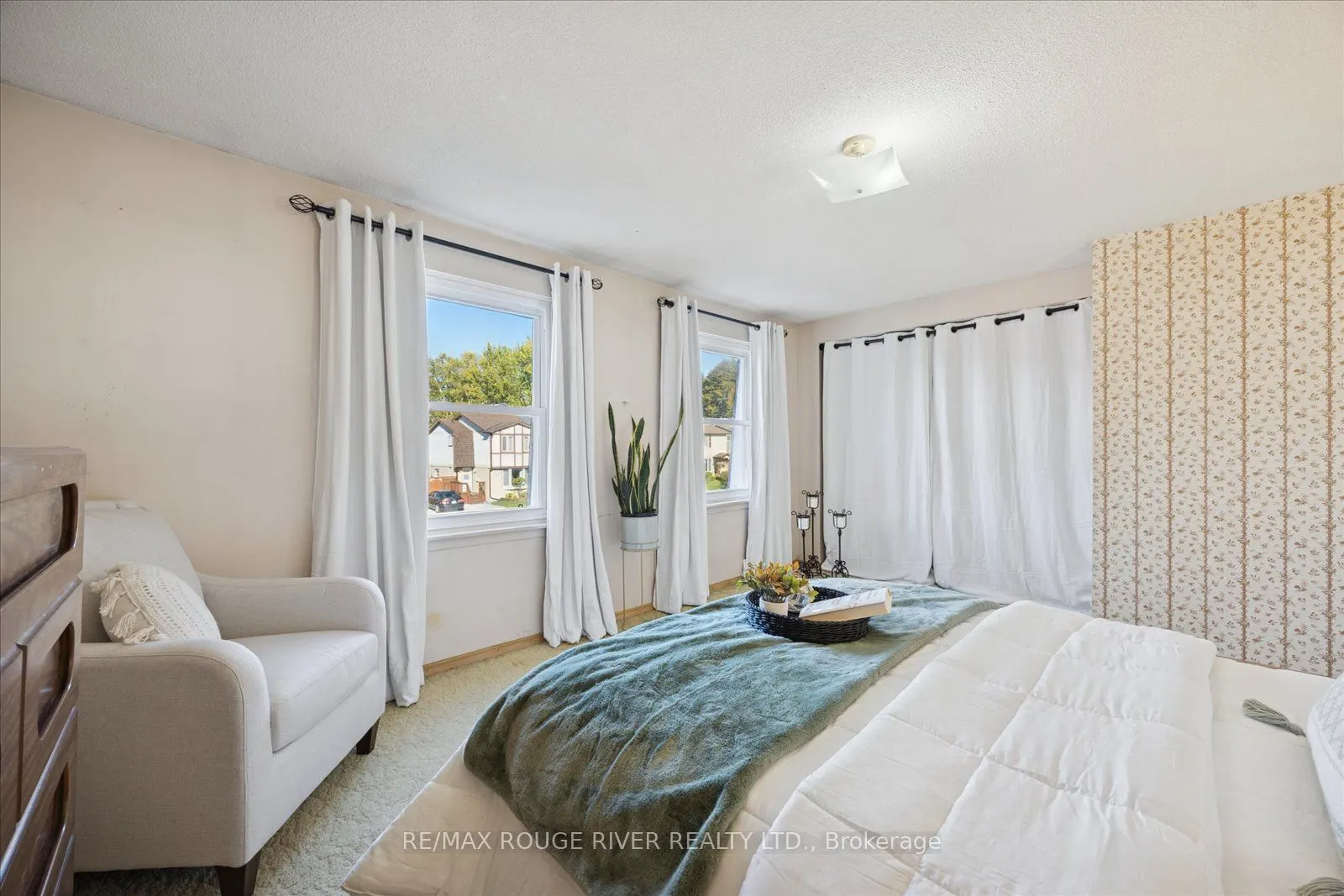 695 Hillcroft Street