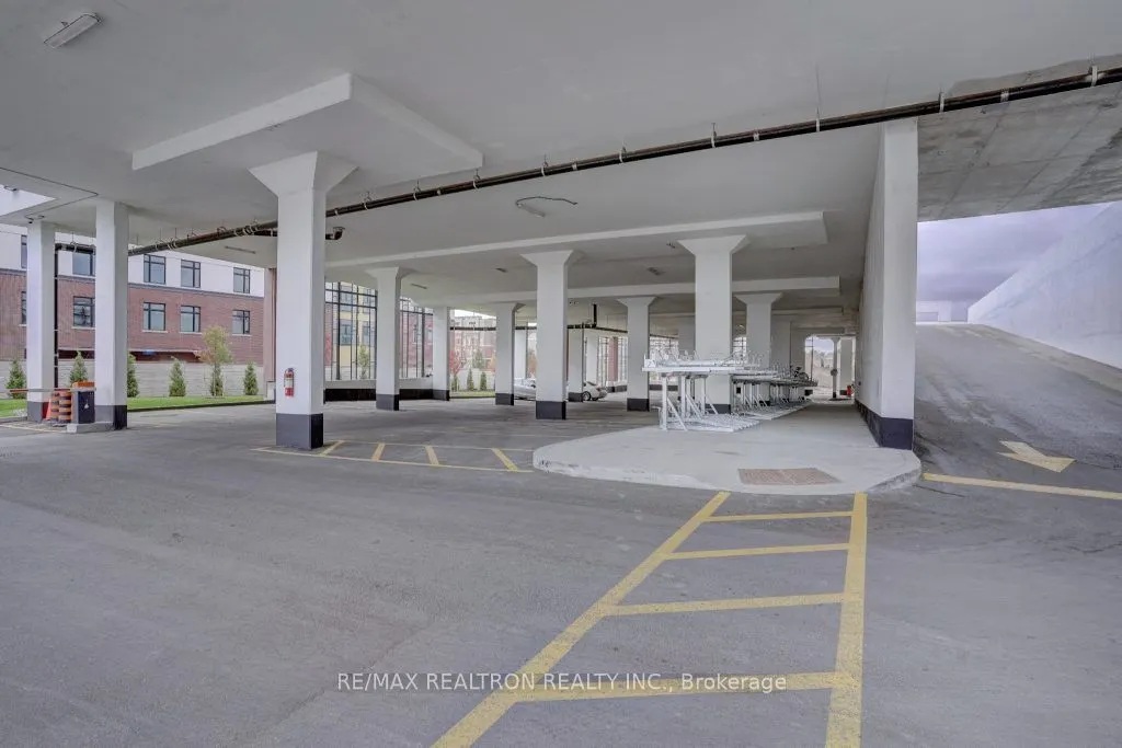 2550 Simcoe Street, #813