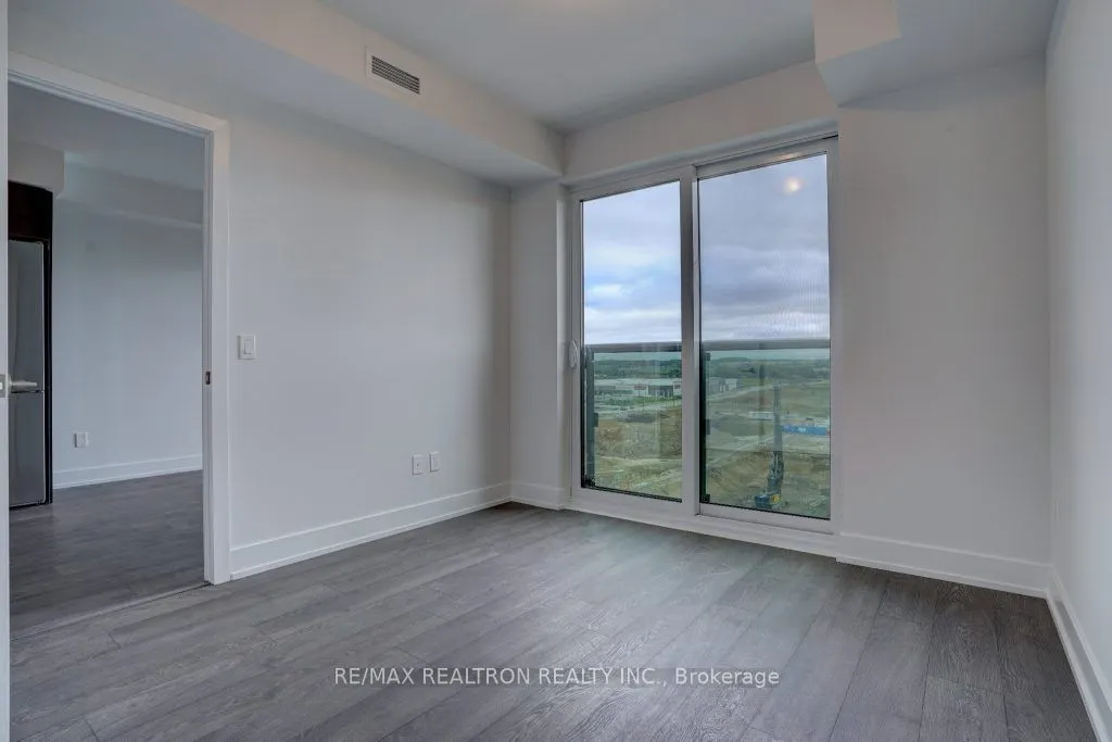 2550 Simcoe Street, #813