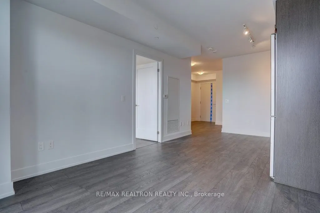 2550 Simcoe Street, #813