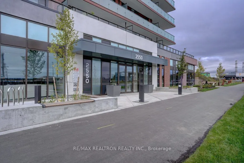 2550 Simcoe Street, #813