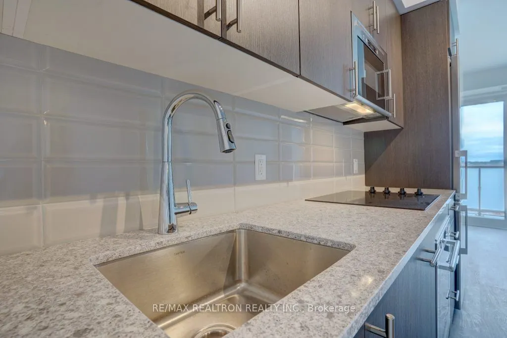 2550 Simcoe Street, #813