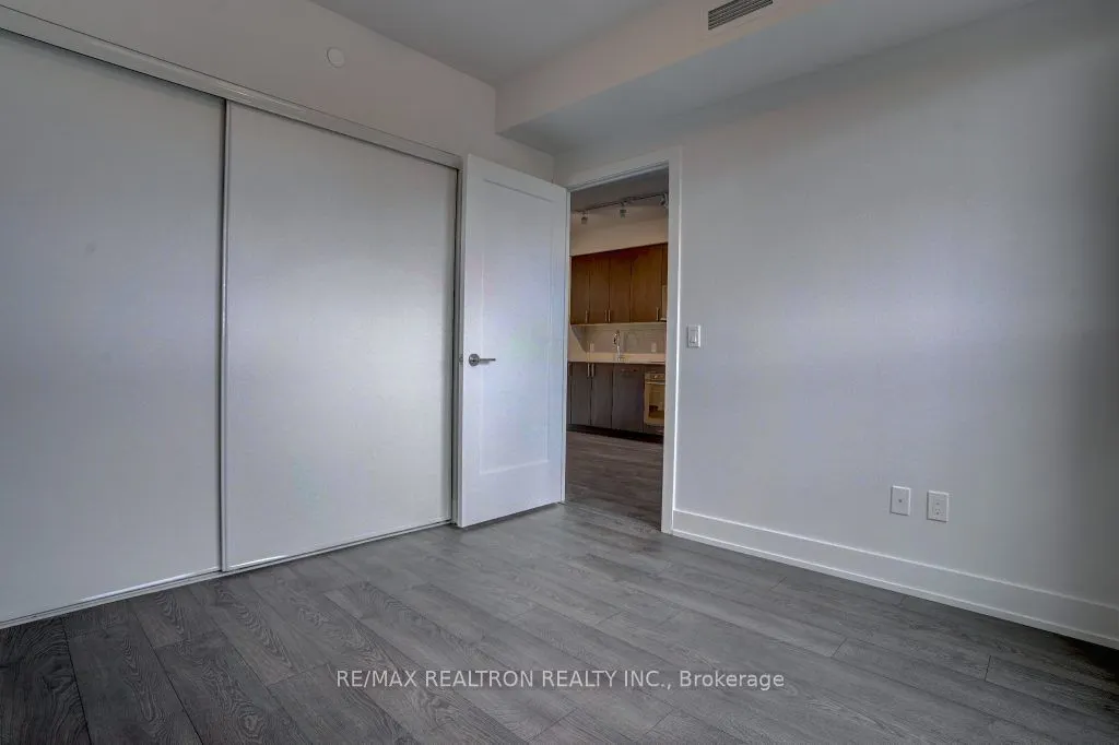 2550 Simcoe Street, #813