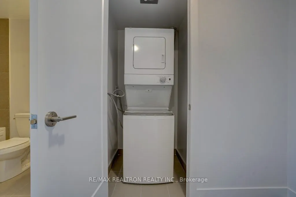 2550 Simcoe Street, #813