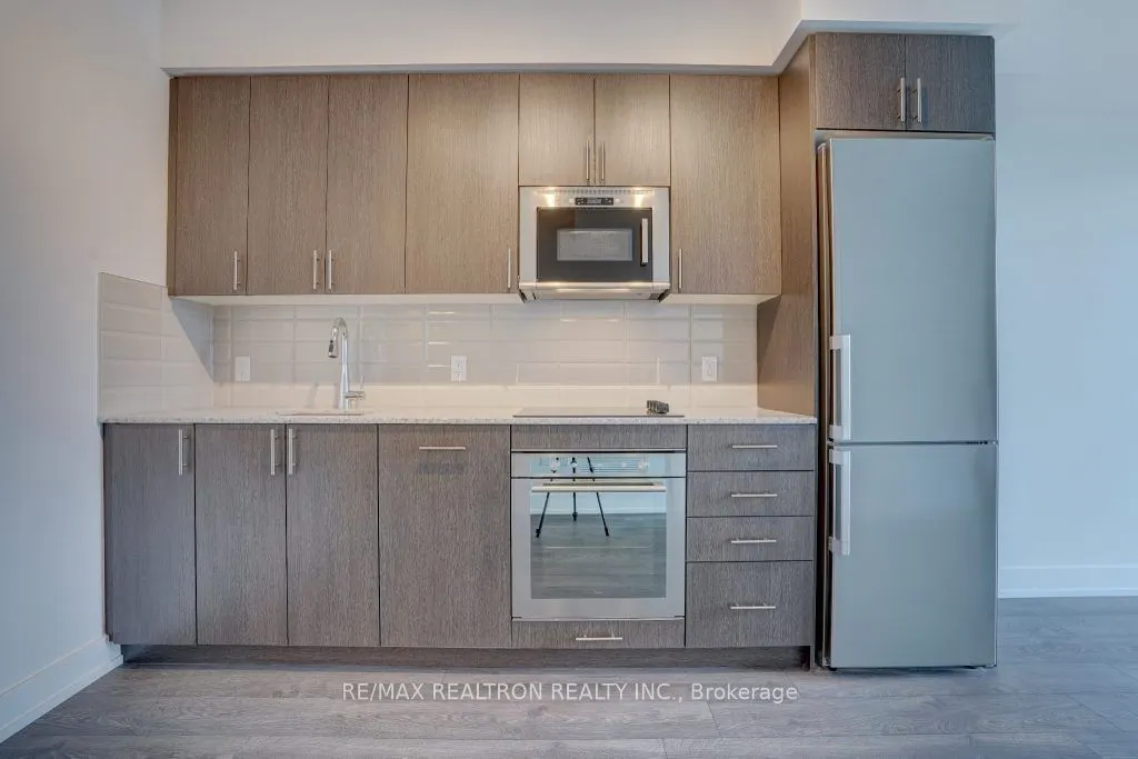 2550 Simcoe Street, #813