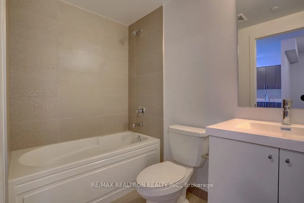 2550 Simcoe Street, #813