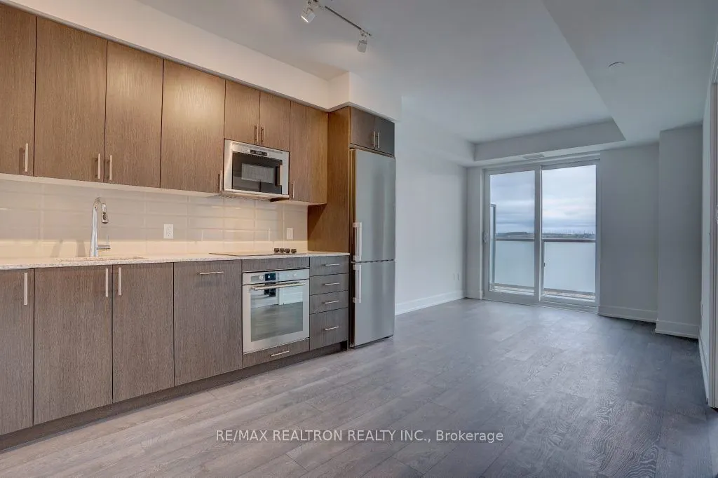 2550 Simcoe Street, #813