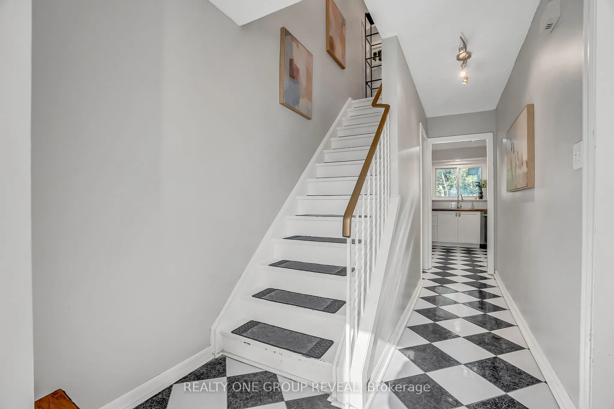 1343 Fenelon Crescent