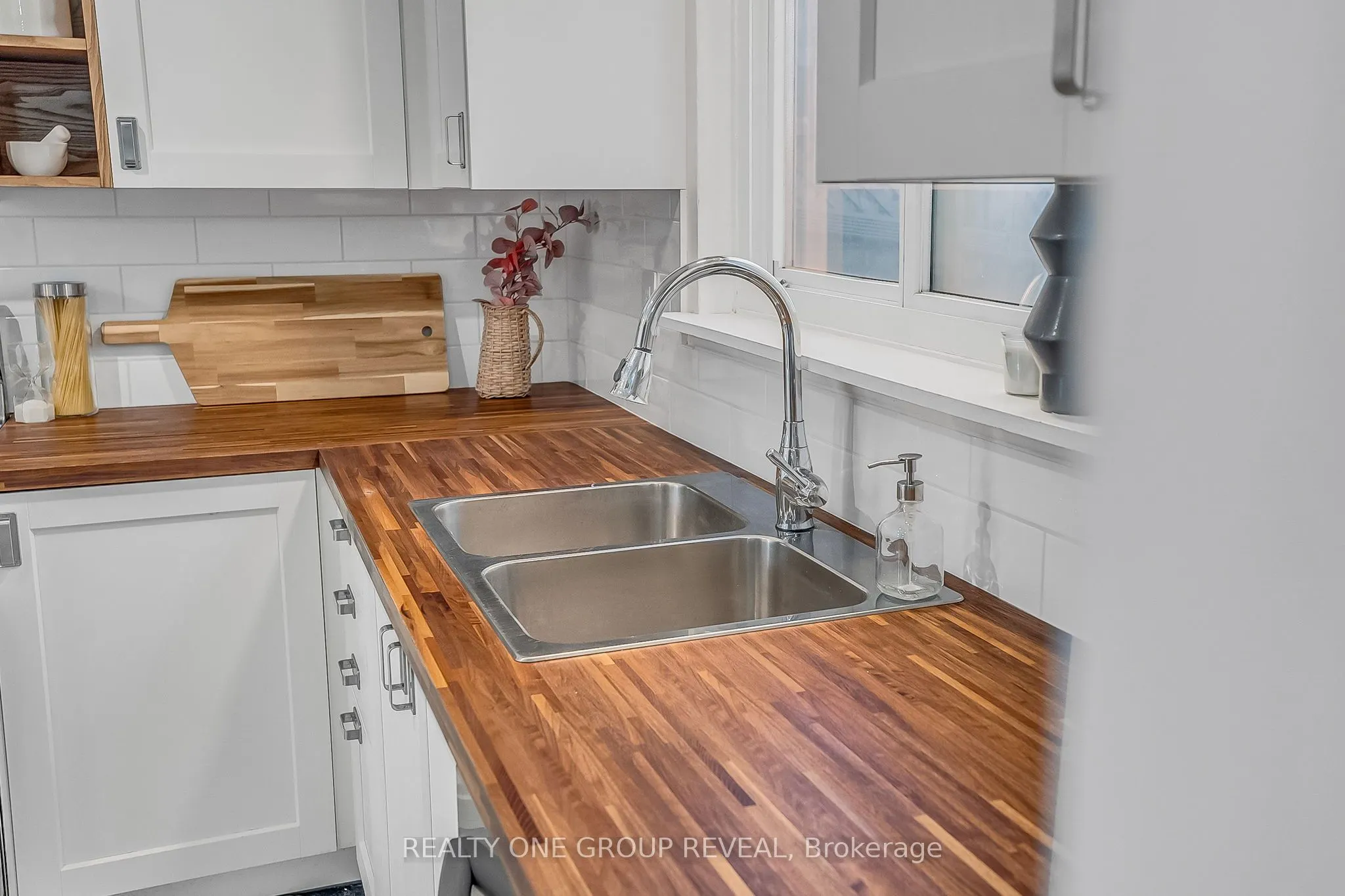 1343 Fenelon Crescent