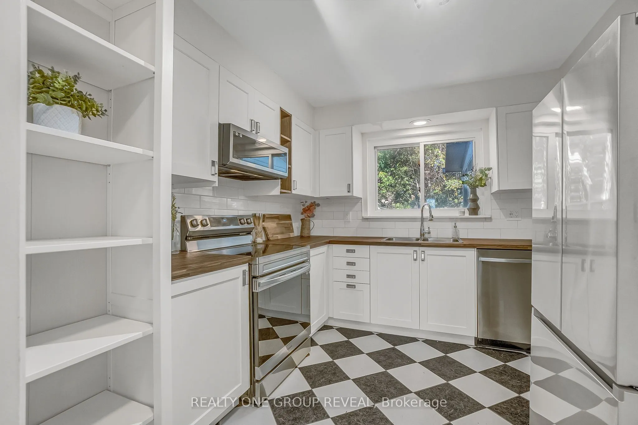 1343 Fenelon Crescent