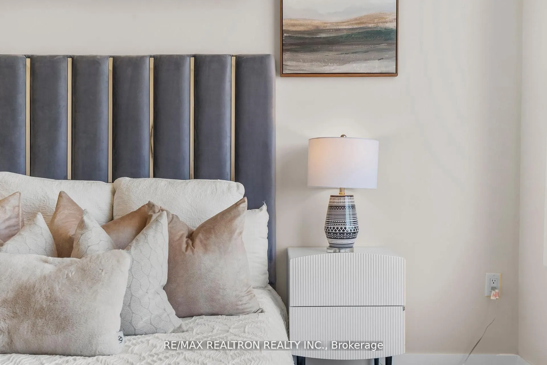 2550 Castlegate Crossing, #401