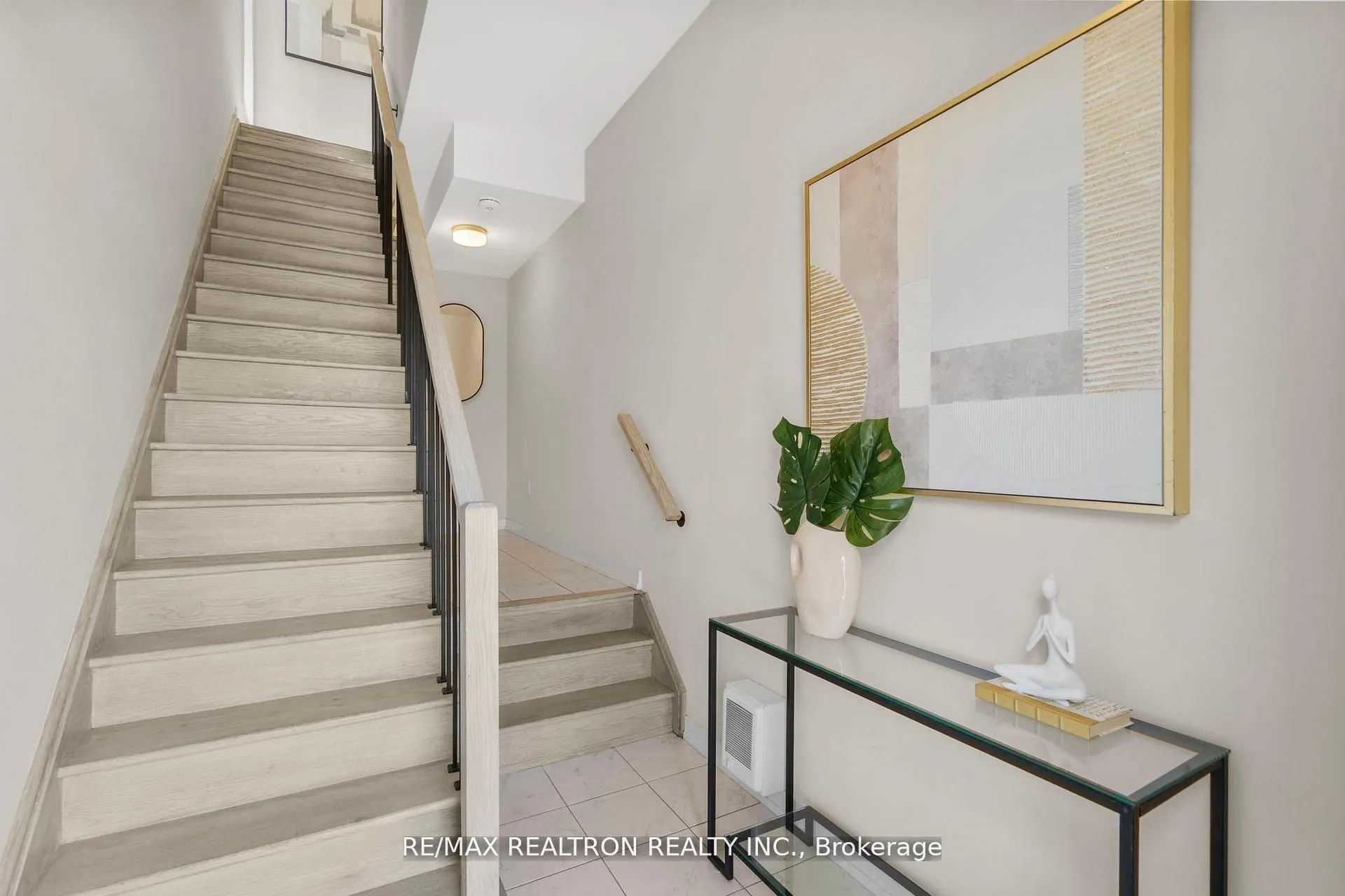 2550 Castlegate Crossing, #401