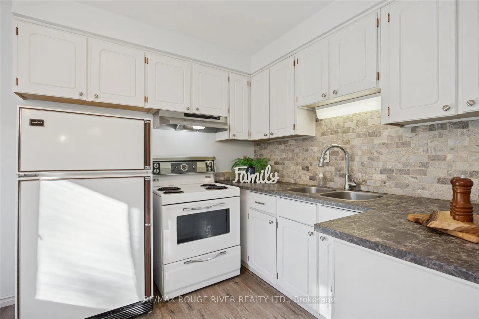 16 Blumenweg Crescent