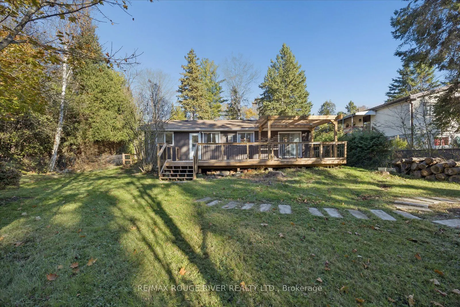 16 Blumenweg Crescent