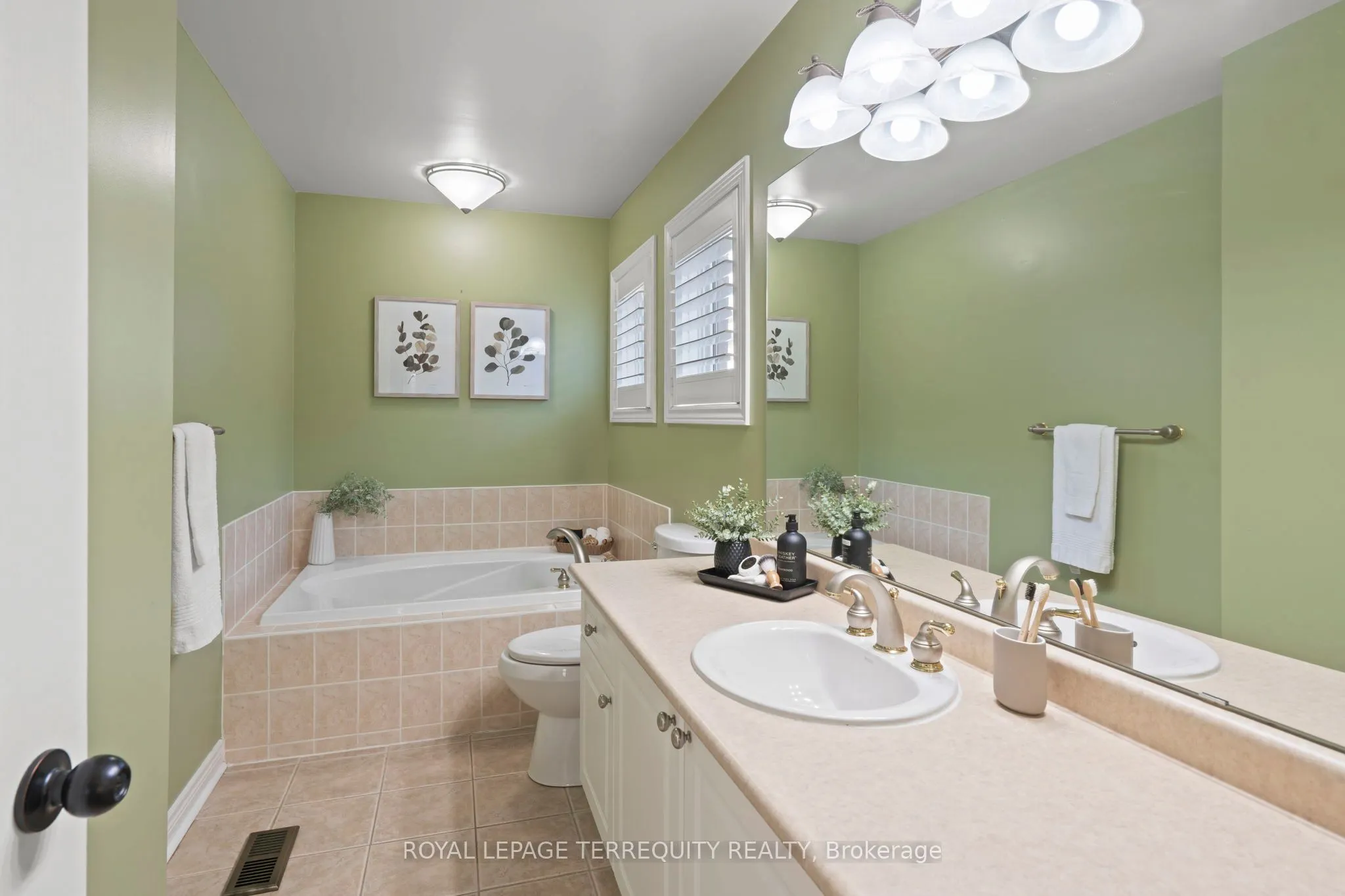 12 Kenilworth Crescent