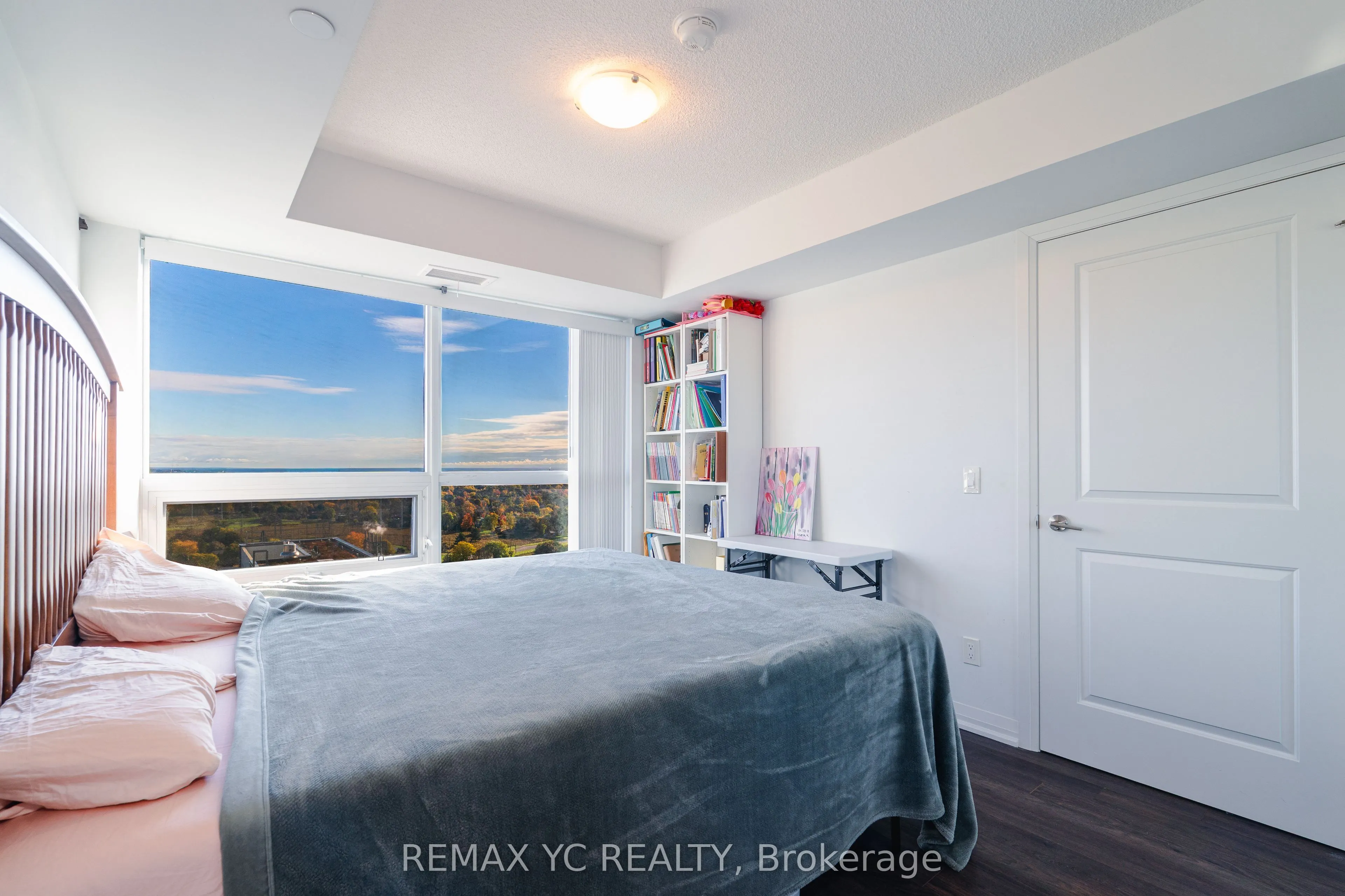 30 Meadowglen Place, #2208