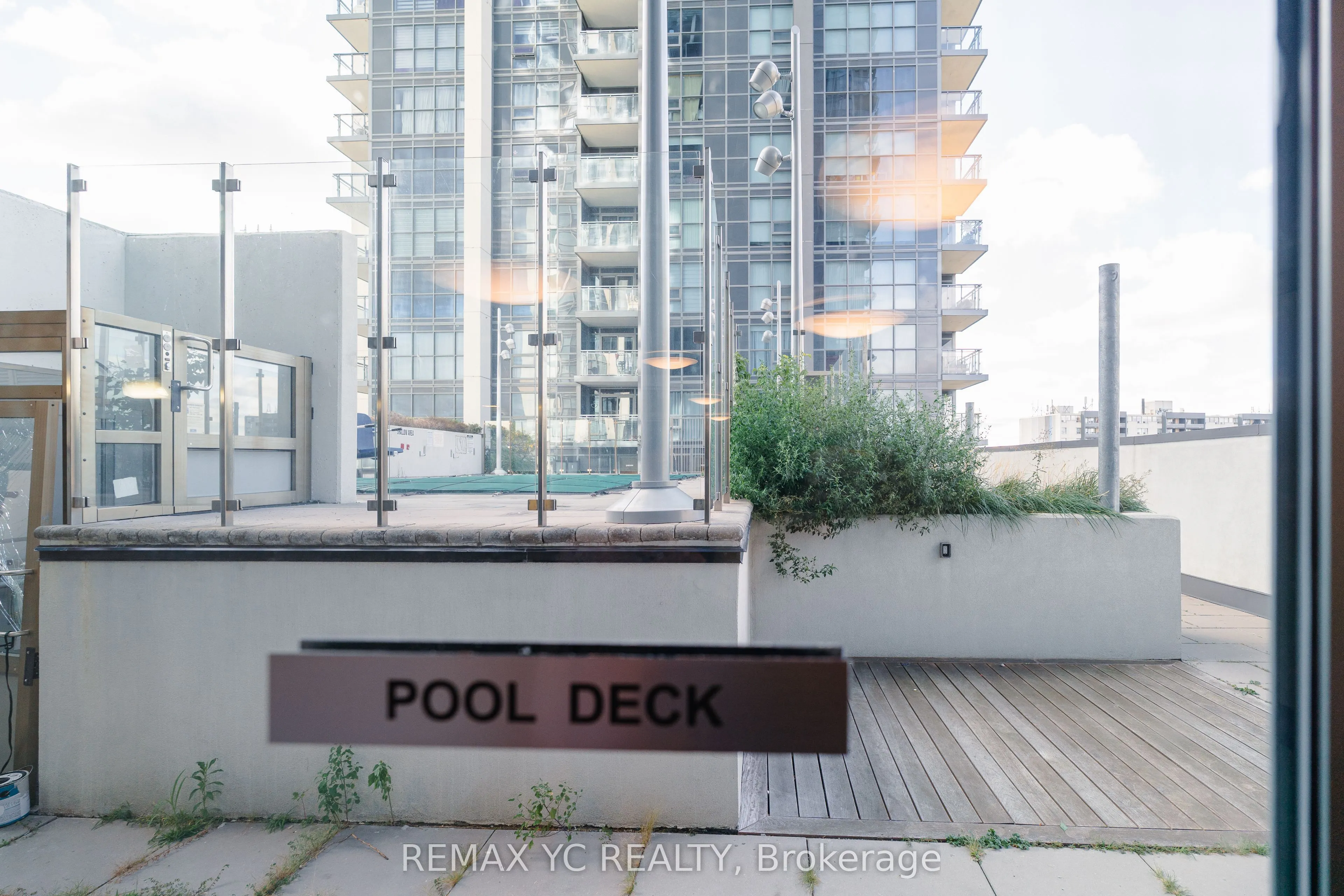 30 Meadowglen Place, #2208