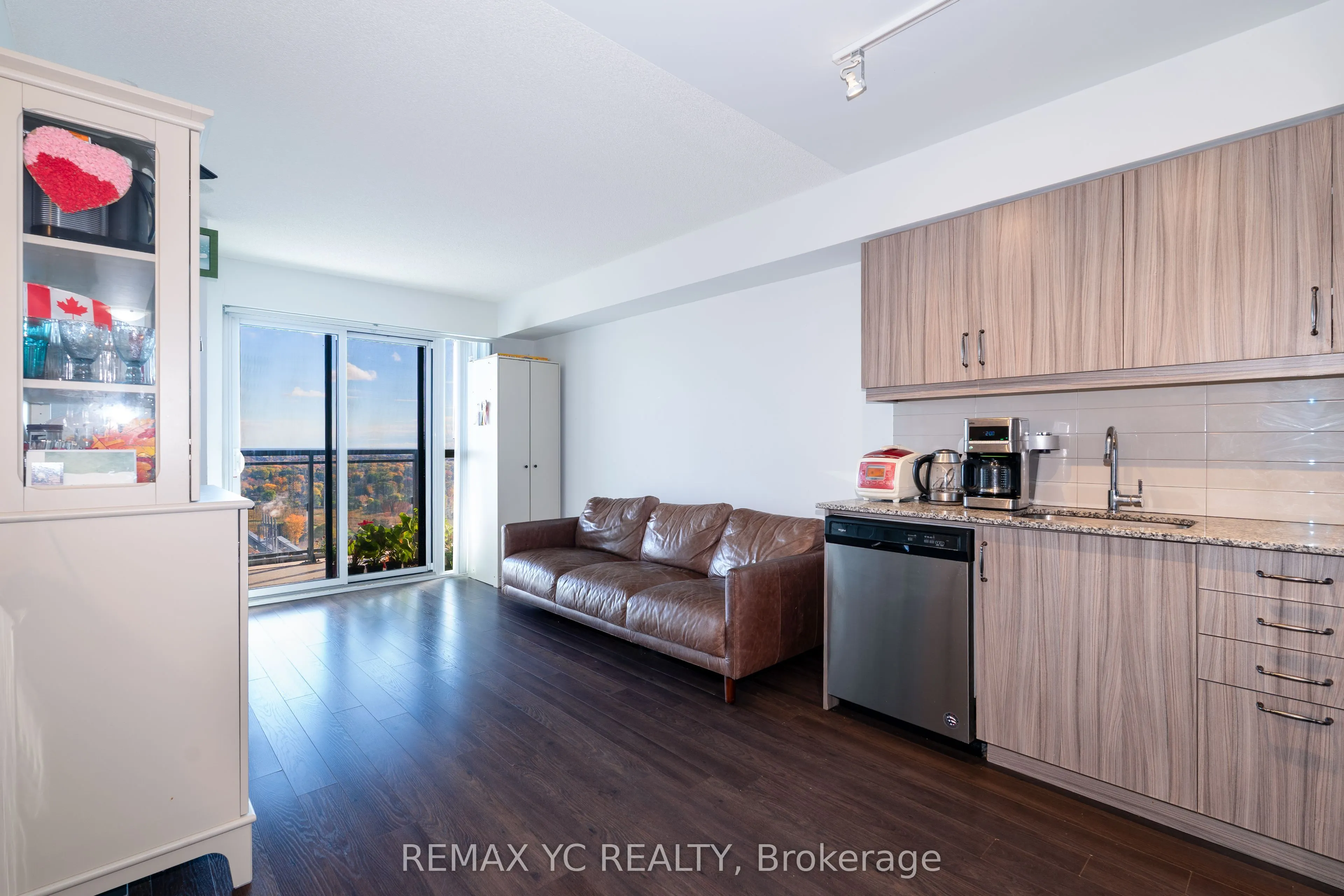 30 Meadowglen Place, #2208