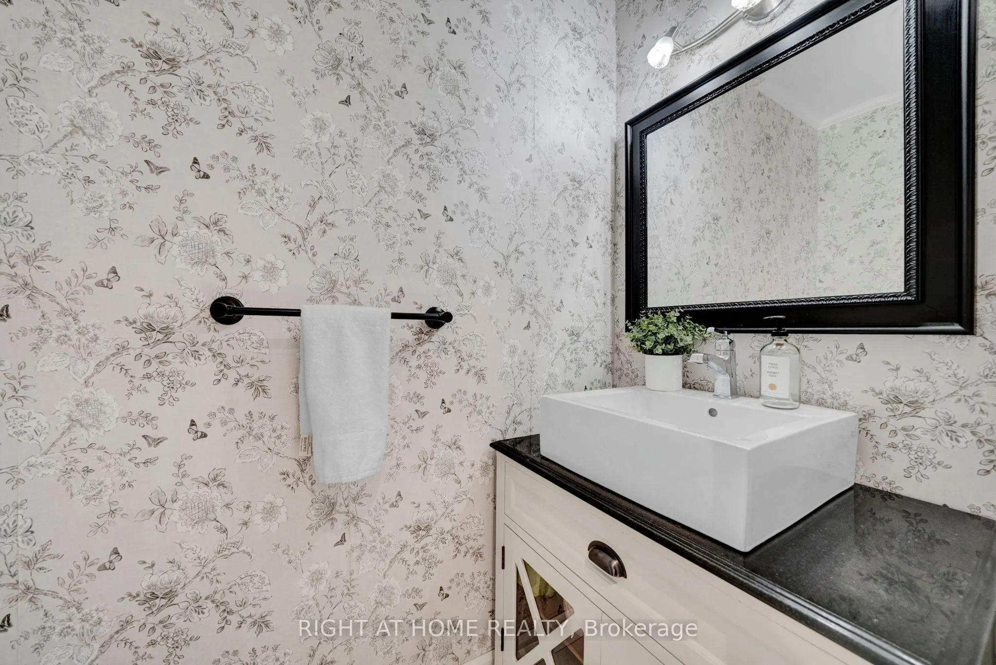 1194 Northgate Crescent