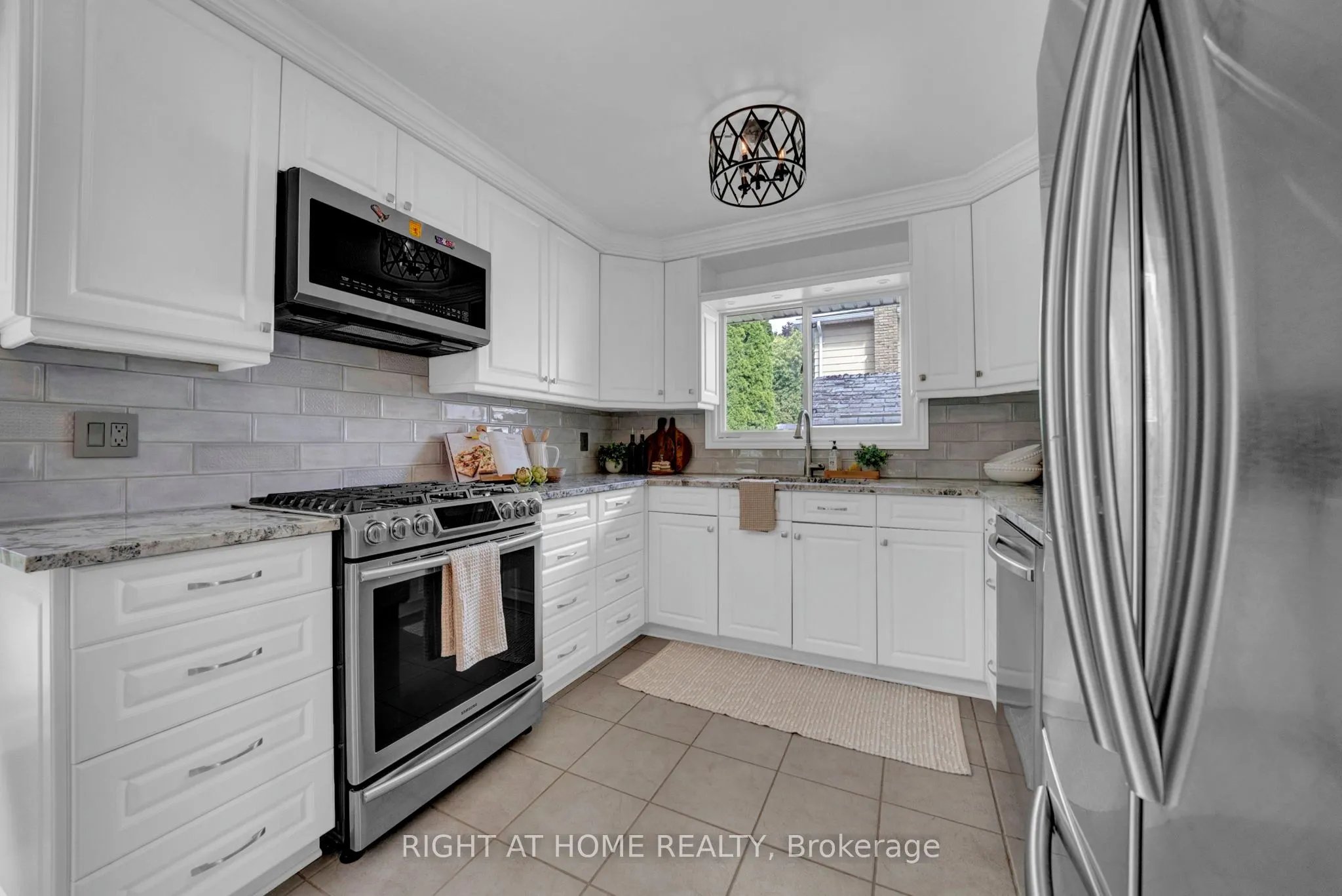 1194 Northgate Crescent