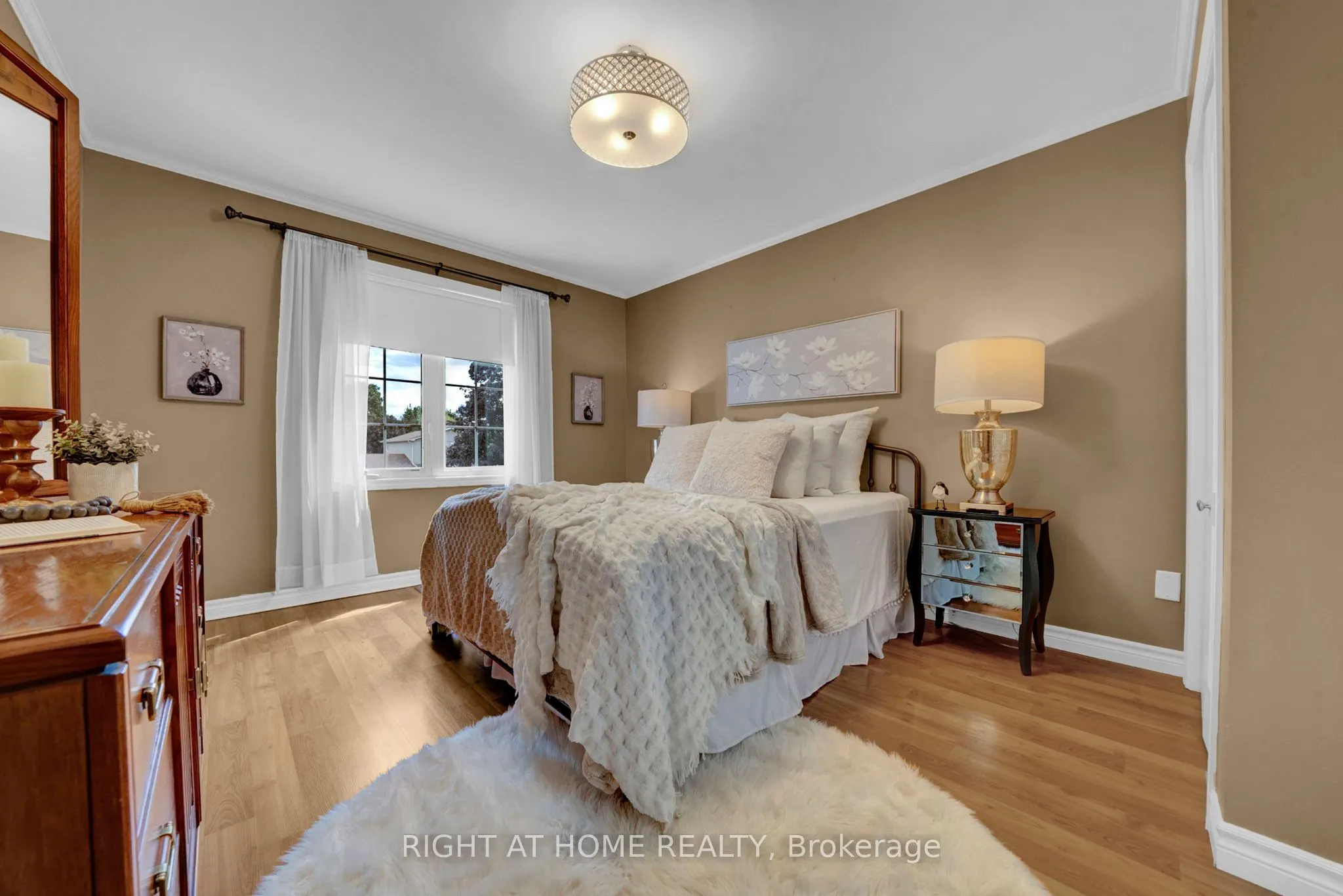 1194 Northgate Crescent